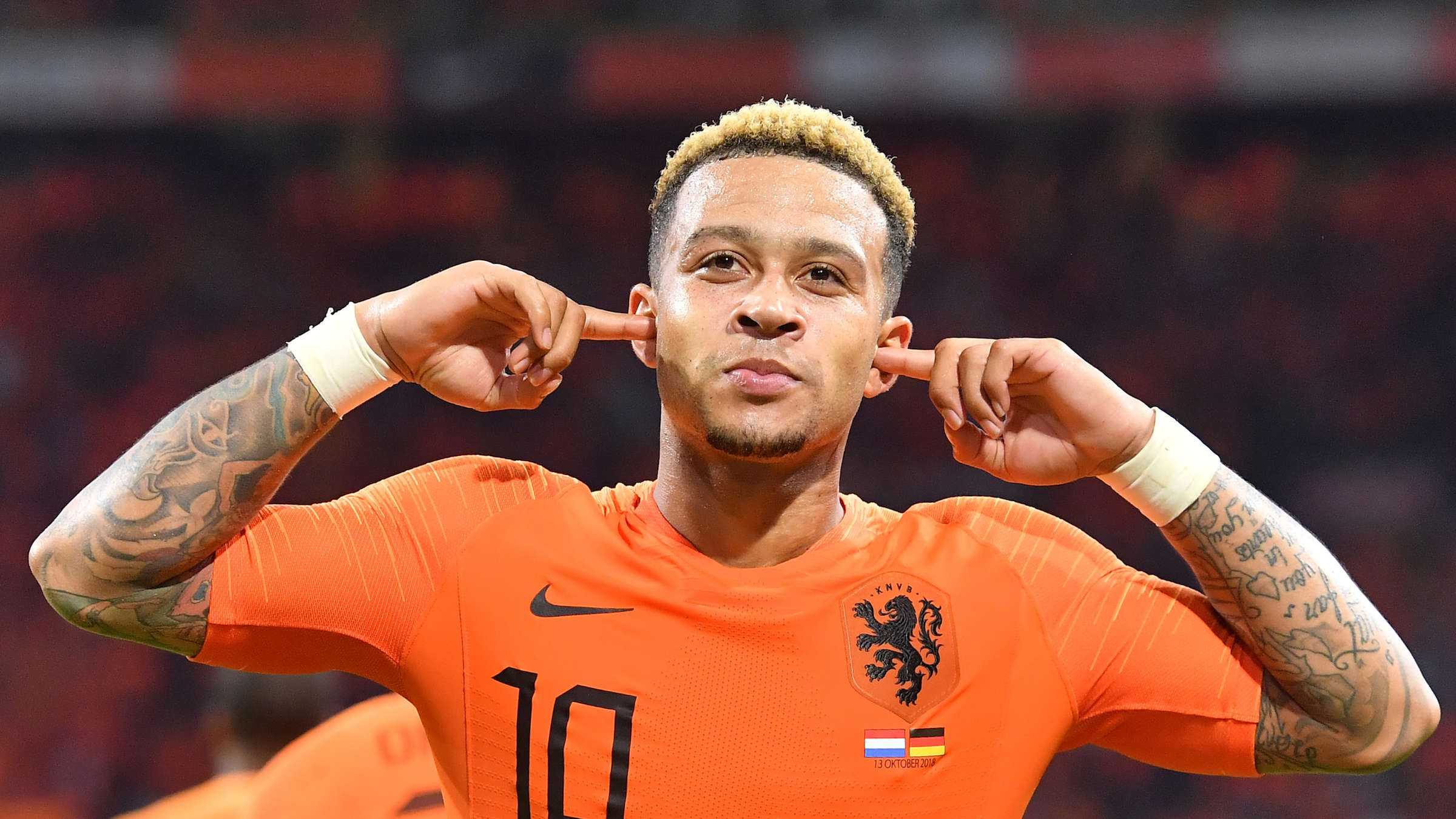 BVB memphis depay, Football transfer, Dortmund's interest, Striker signing, 2400x1350 HD Desktop