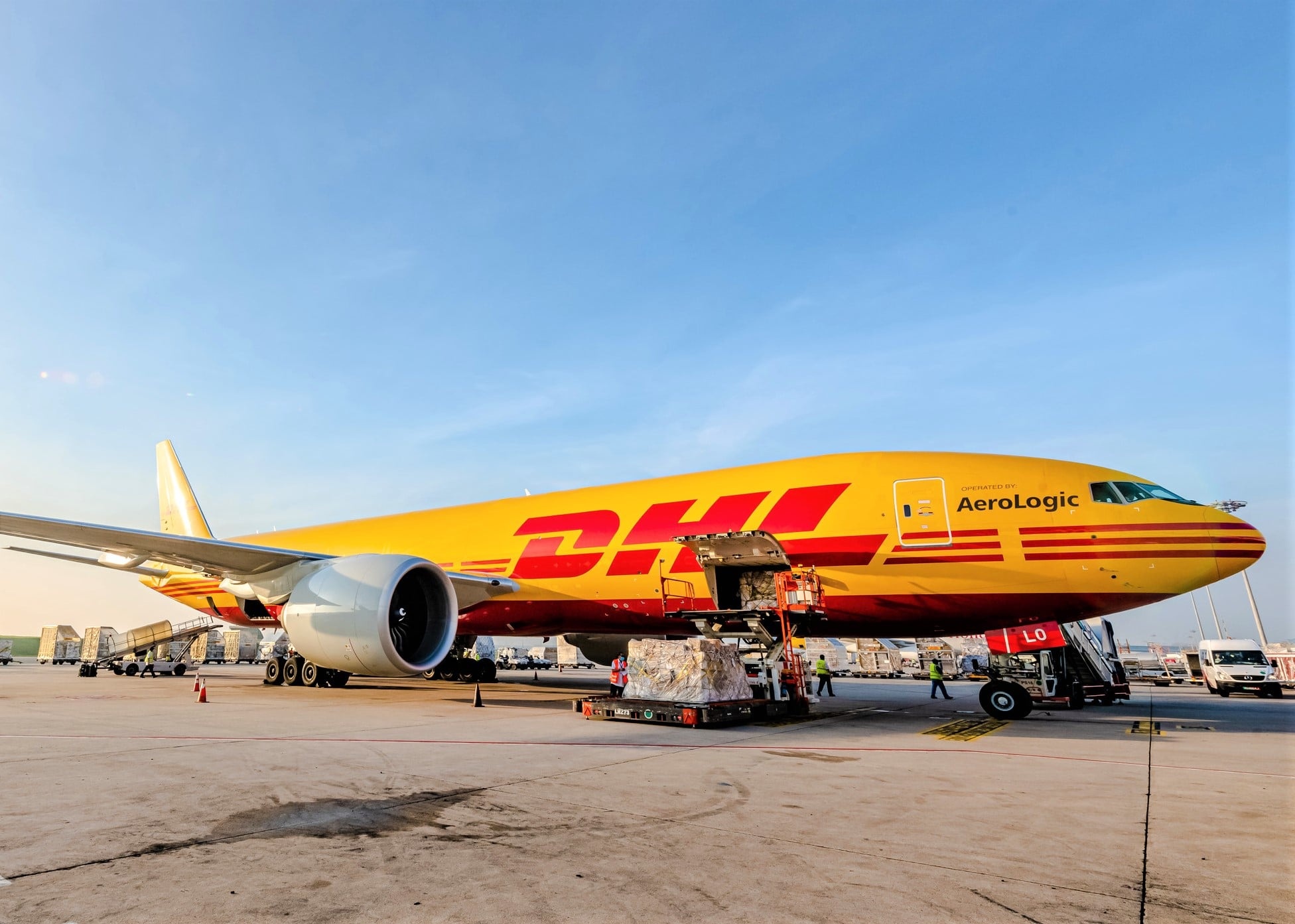 DHL EMEA expansion, Widebody fleet, Cargo industry growth, Logistics market trends, 1960x1400 HD Desktop