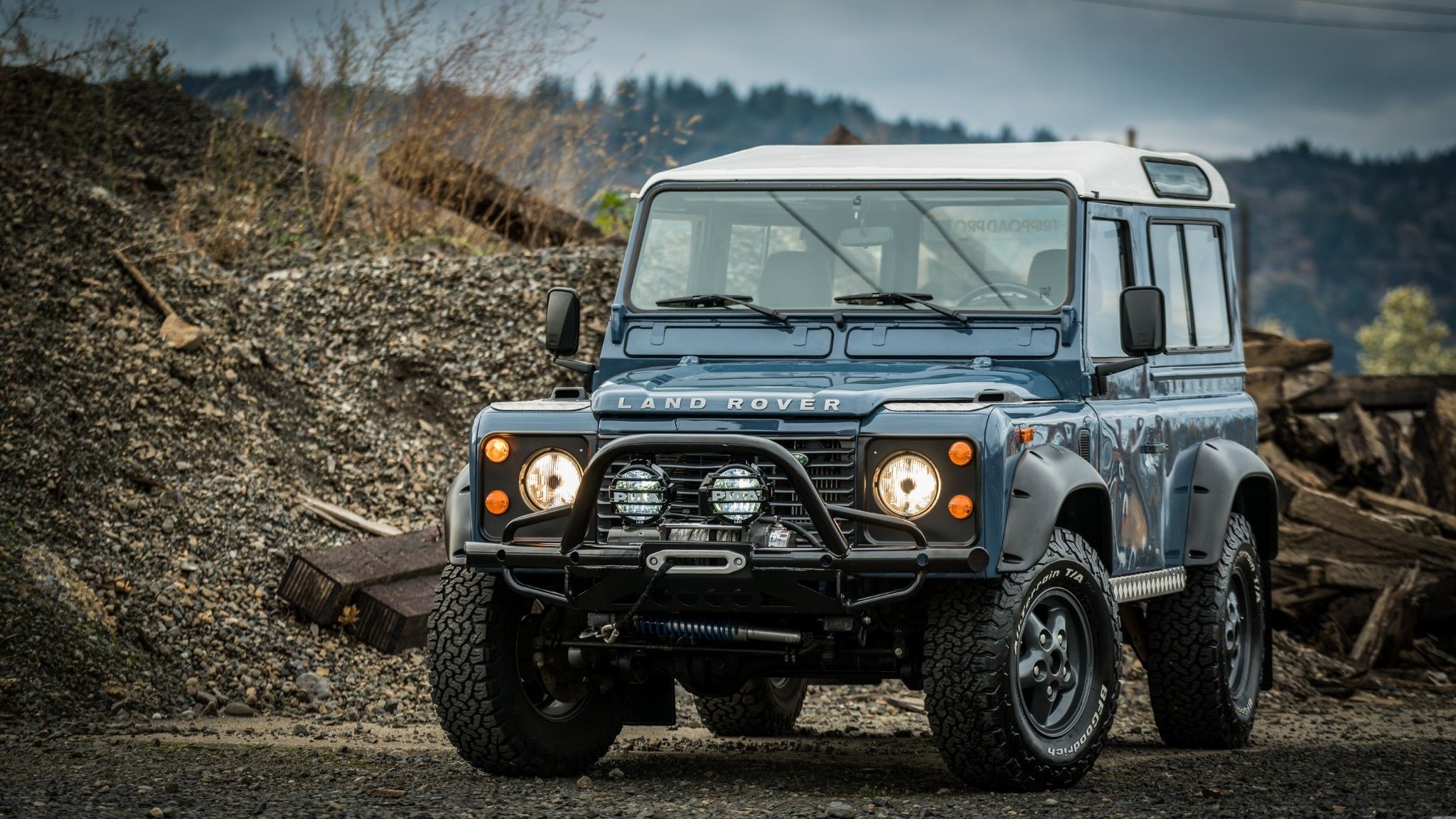 Land Rover Defender, Old wallpapers, Vintage cars, 2050x1160 HD Desktop