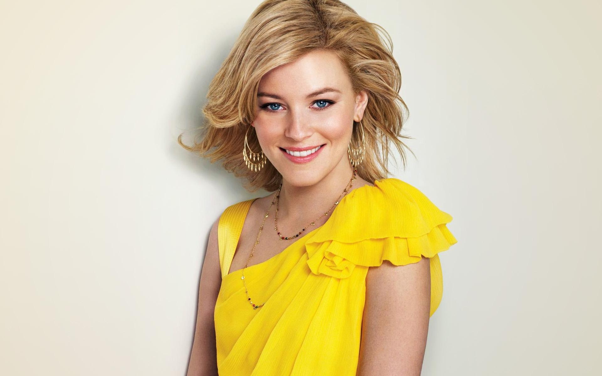 Elizabeth Banks Movies, Talented actress, Versatile performer, Hollywood star, 1920x1200 HD Desktop