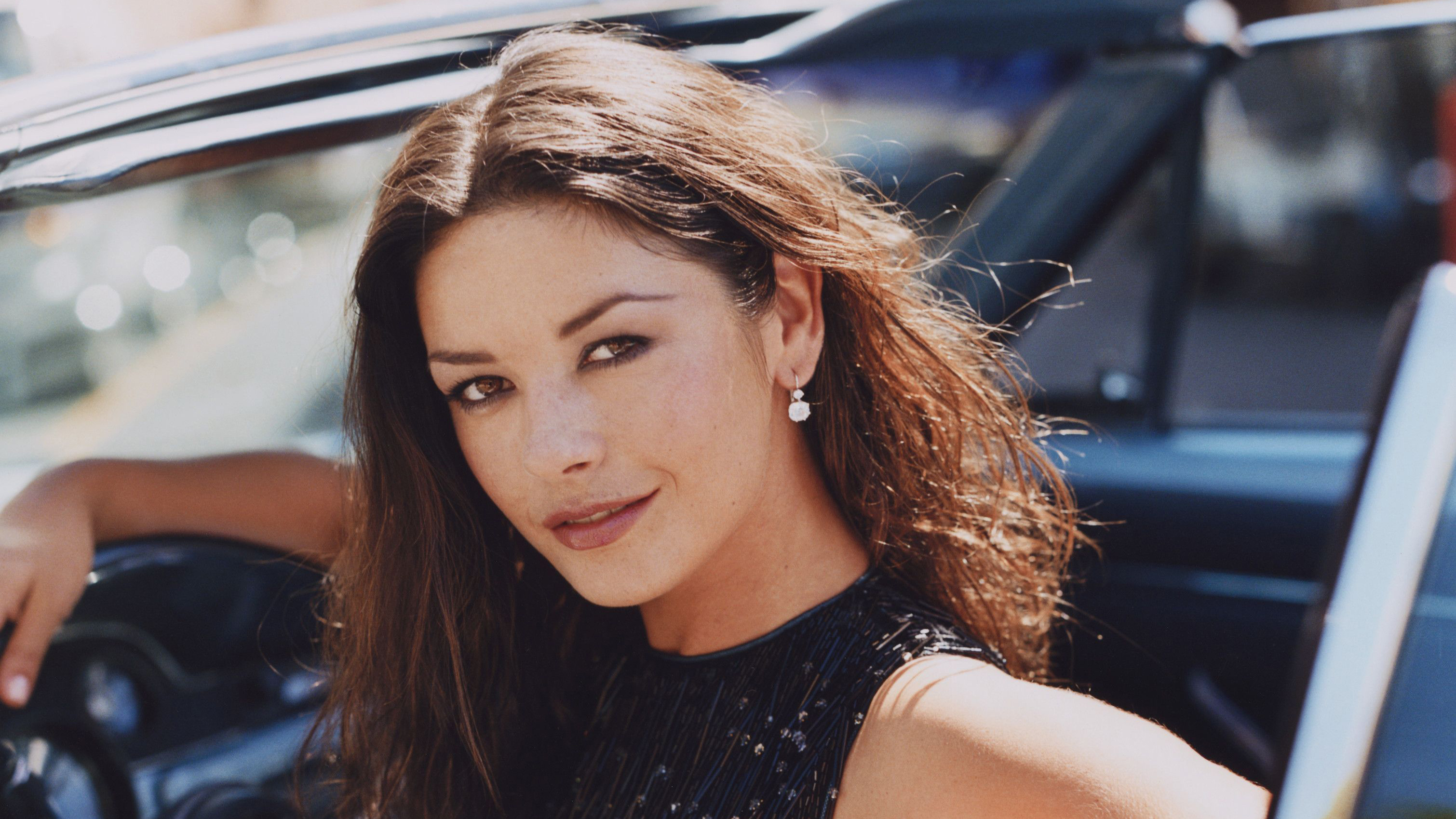 Catherine Zeta-Jones, 4K resolution, Celebrity wallpapers, Stunning visuals, 3020x1700 HD Desktop