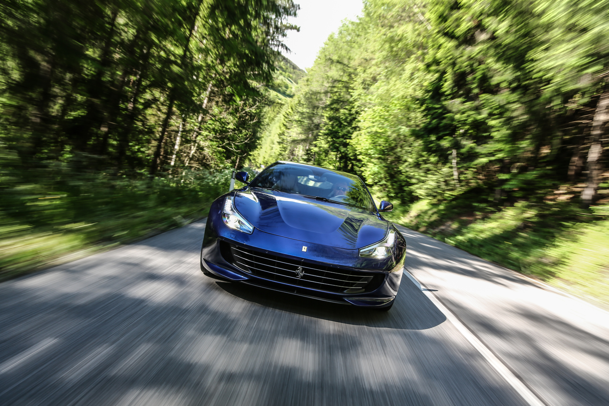 Ferrari GTC4 Lusso, Family-oriented supercar, Breakthrough design, Top-tier craftsmanship, 2510x1680 HD Desktop
