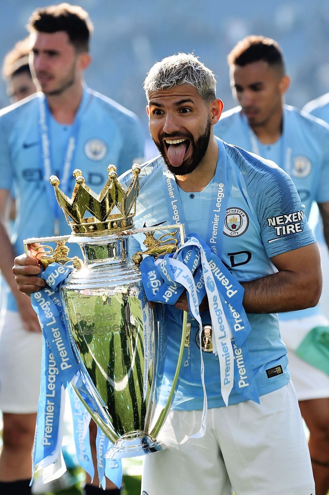 EPL trophy, Kun Aguero (Sergio Aguero) Wallpaper, 1280x1920 HD Phone