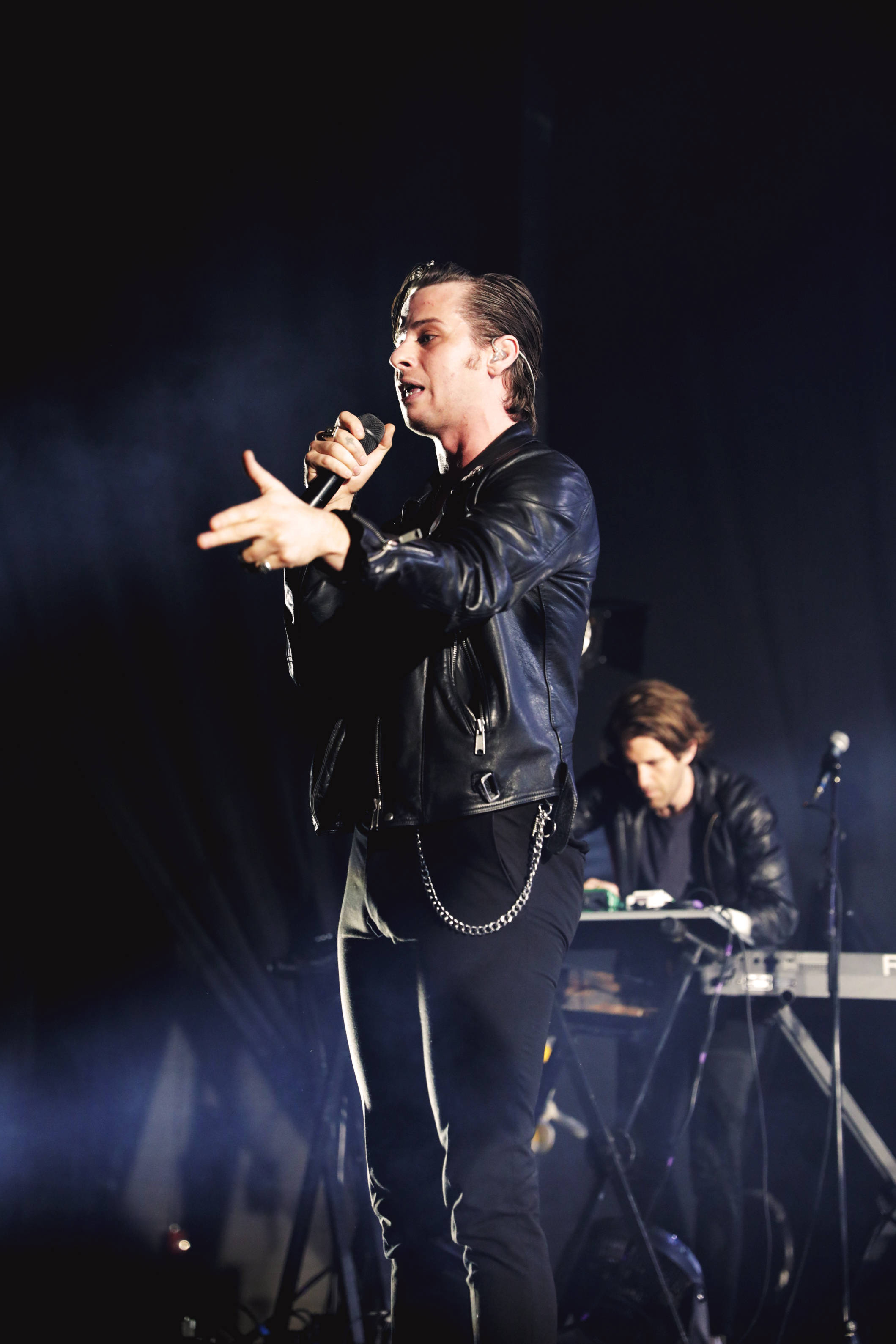 Foster The People, Stage performance, Dark stage, Band's ambiance, 2120x3180 HD Phone