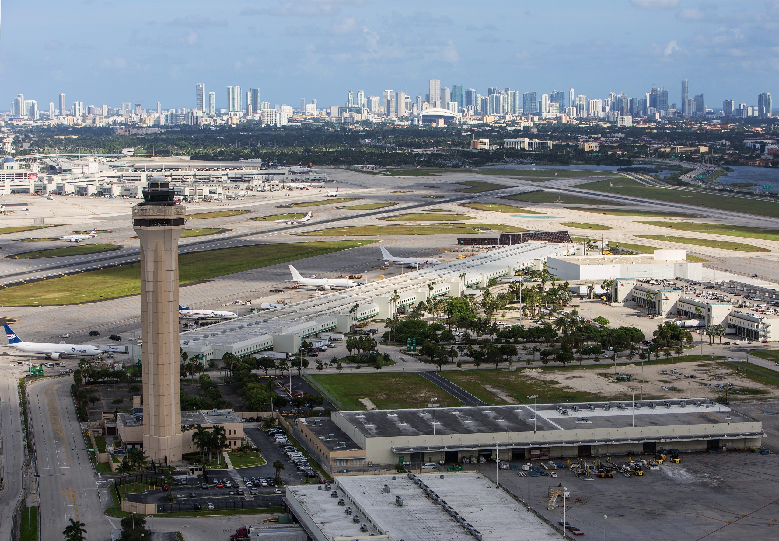 Miami International Airport, COVID-19 relief fund, Airport grant, Airport World magazine, 2560x1780 HD Desktop