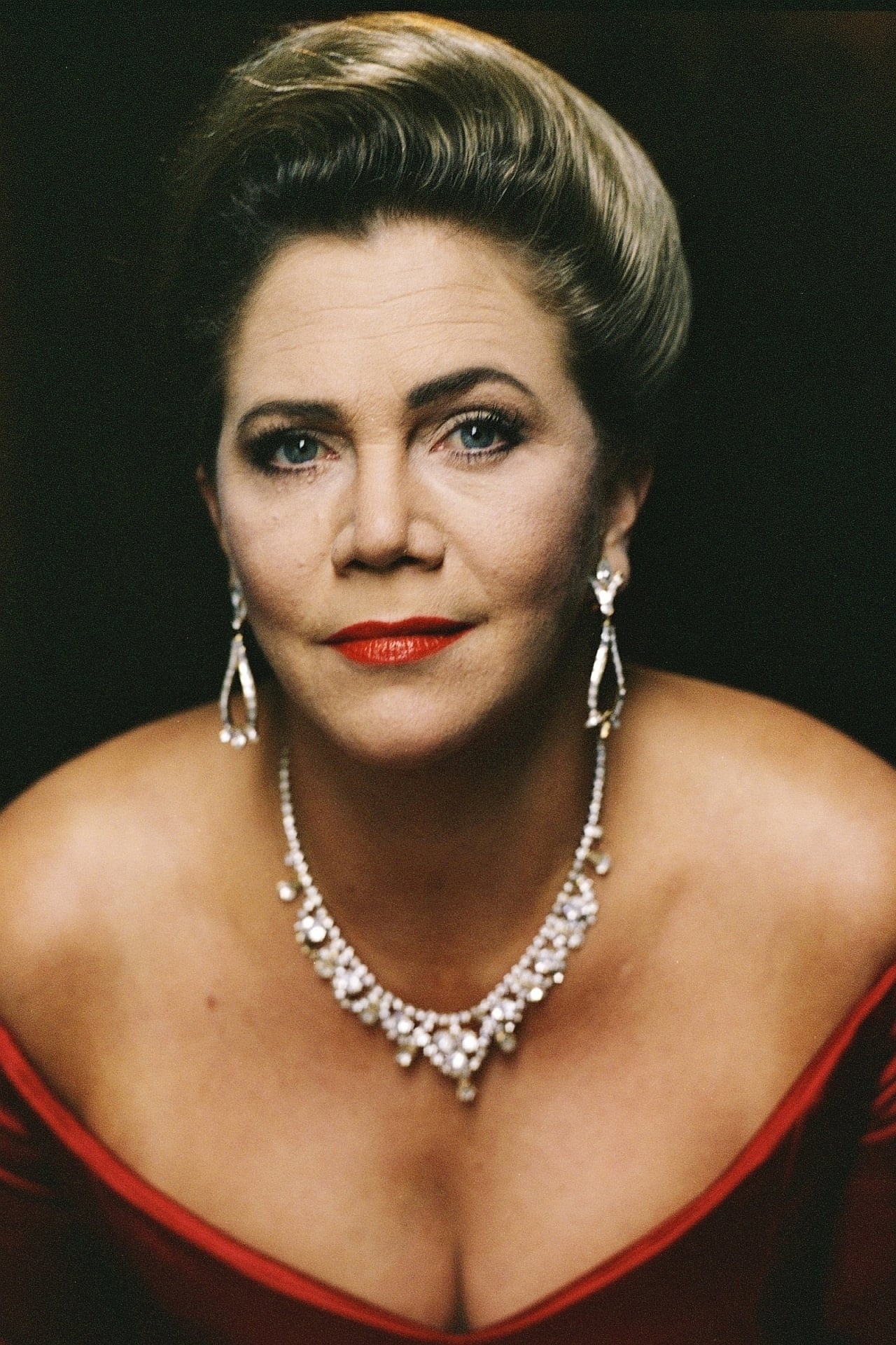 Kathleen Turner, Distinguished actress, Movie star persona, IMDb profile, 1280x1920 HD Phone