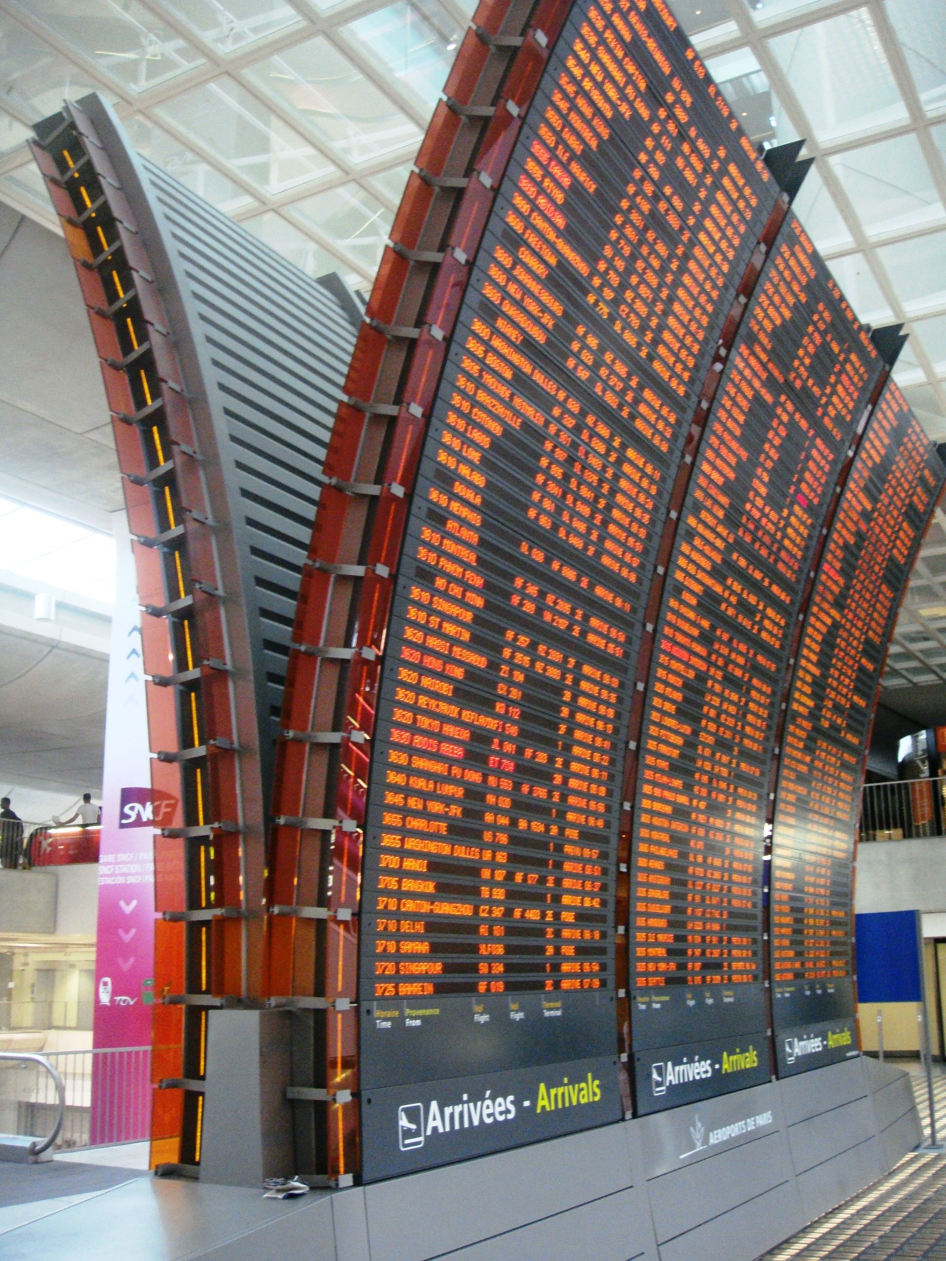 Paris-Charles de Gaulle Airport, CDG2 terminal, Airport boarding, Architectural marvel, 1950x2600 HD Phone