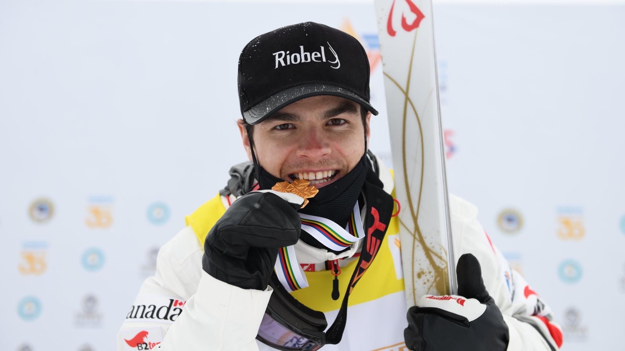Mikael Kingsbury, Perfect day triumph, New world champion, French source, 2050x1160 HD Desktop