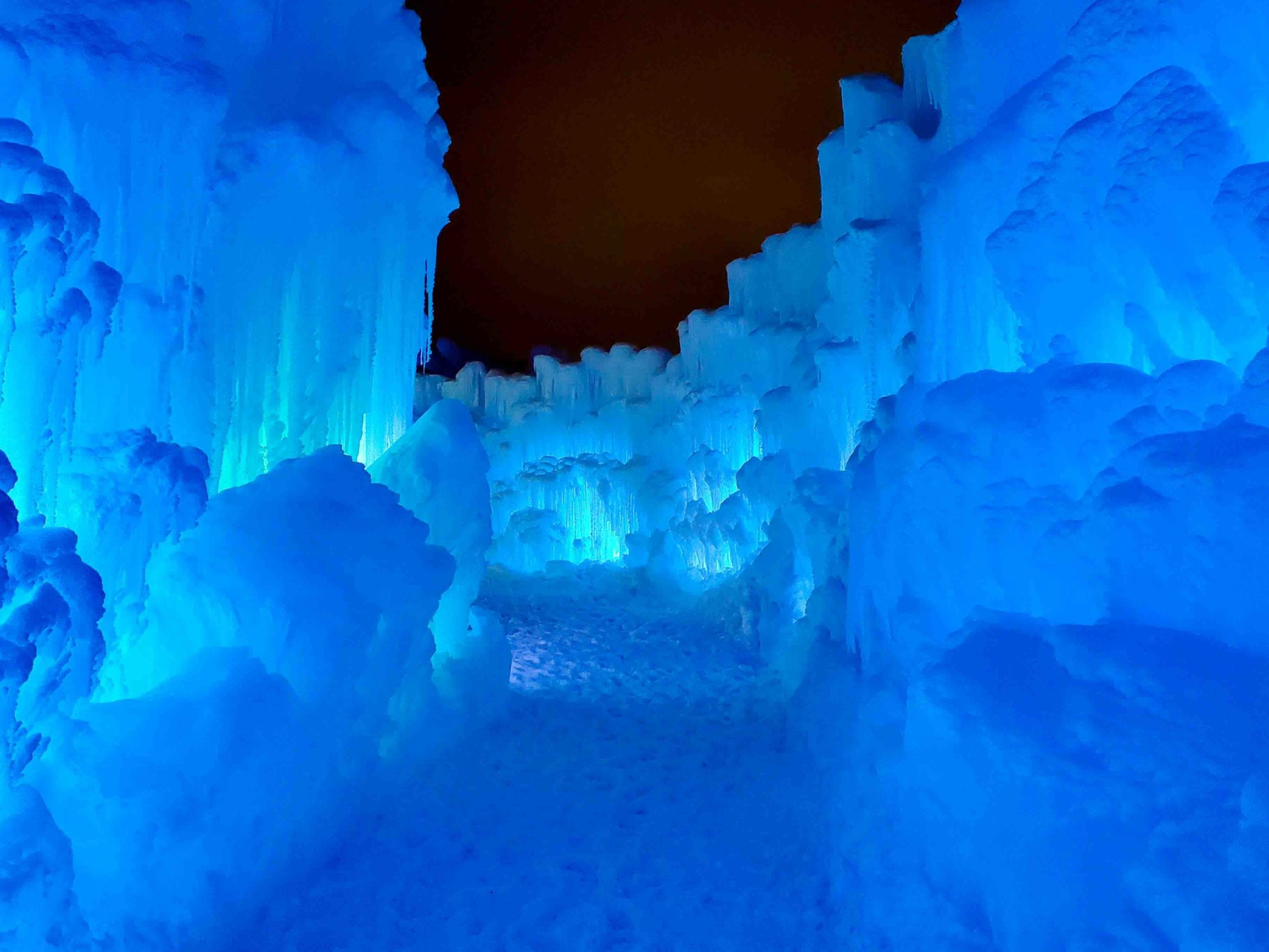Minnesota, Ice Castle Wallpaper, 2560x1920 HD Desktop