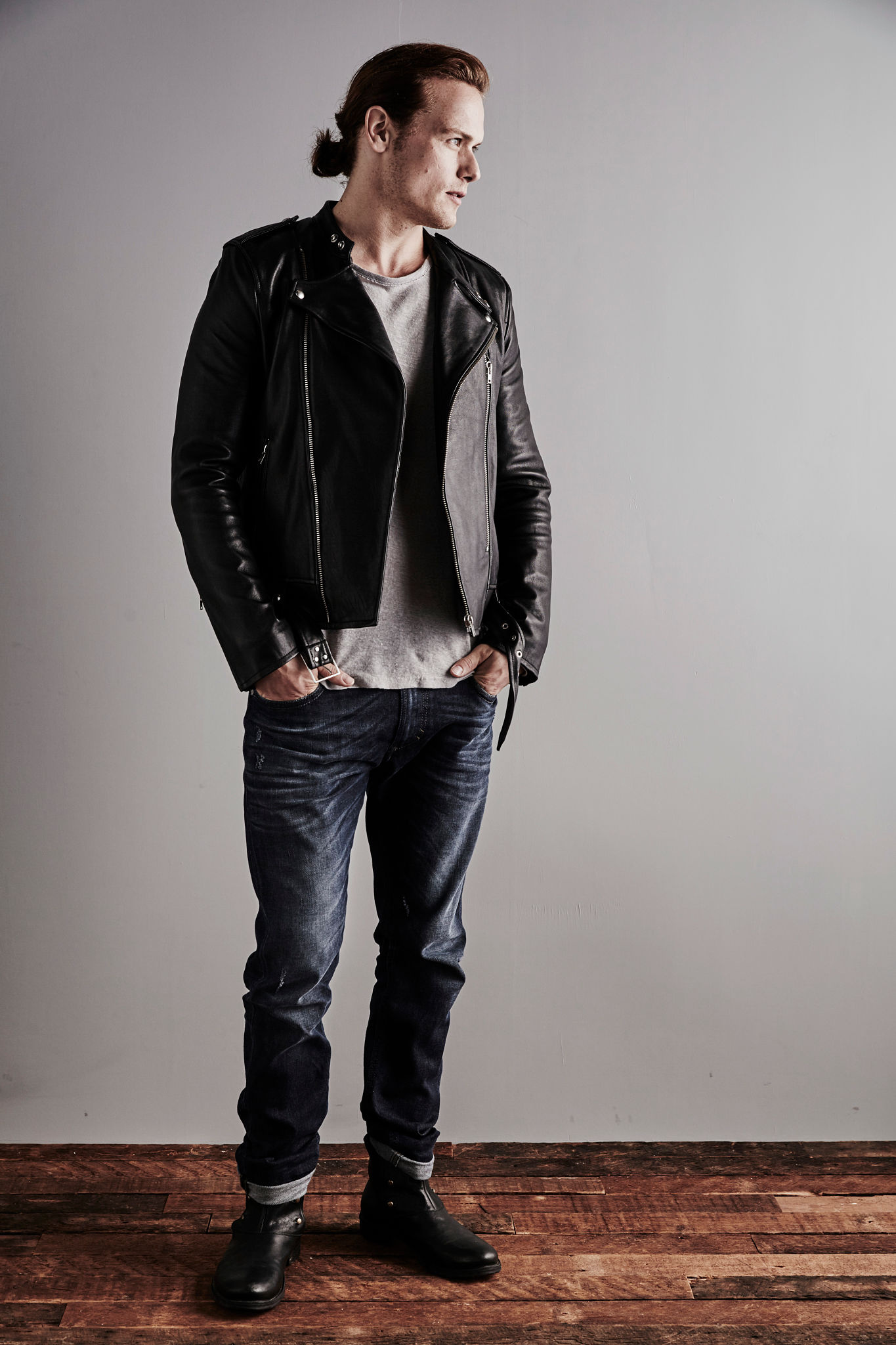 TV Shows, Sam Heughan, Portraits, Outlander Online, 1370x2050 HD Phone