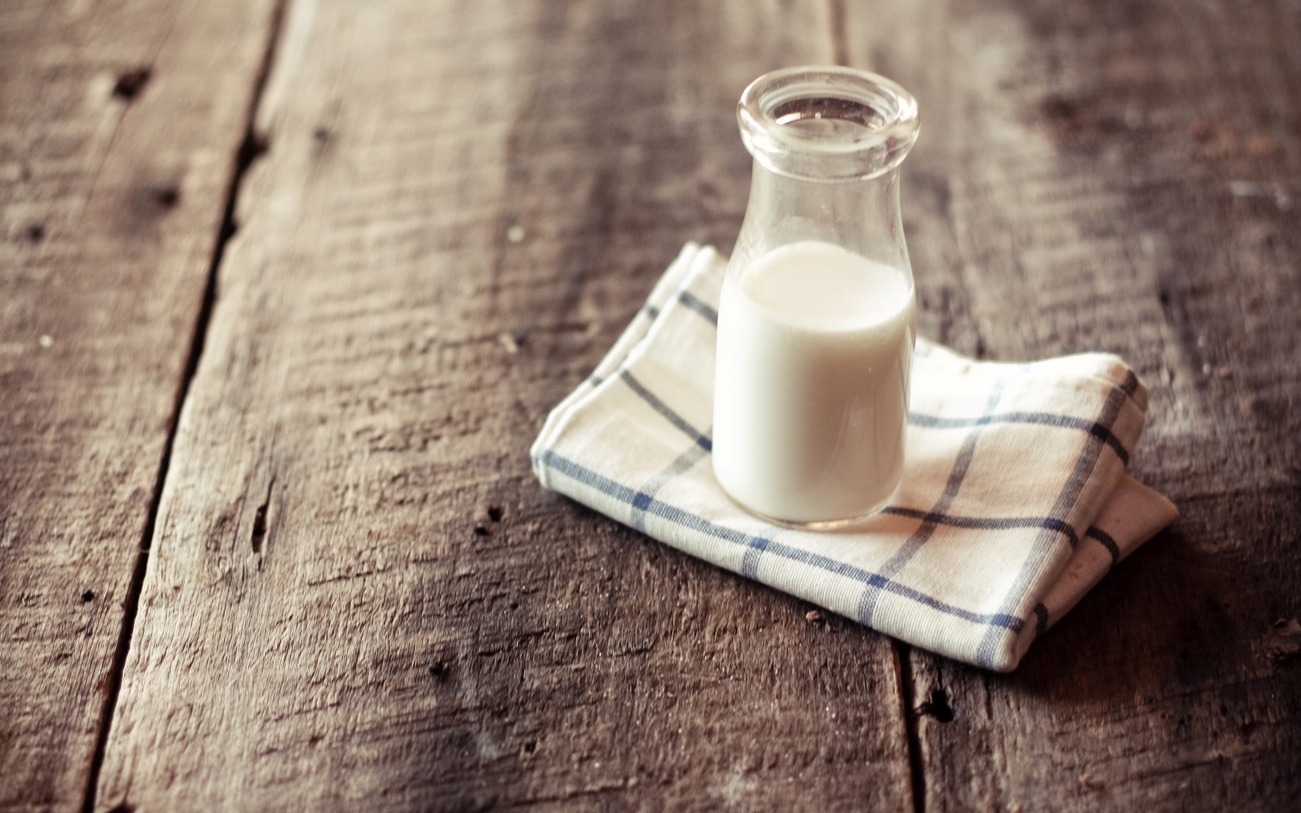 Milk wallpaper background, Food photography, Dairy drink, White liquid, 2560x1600 HD Desktop