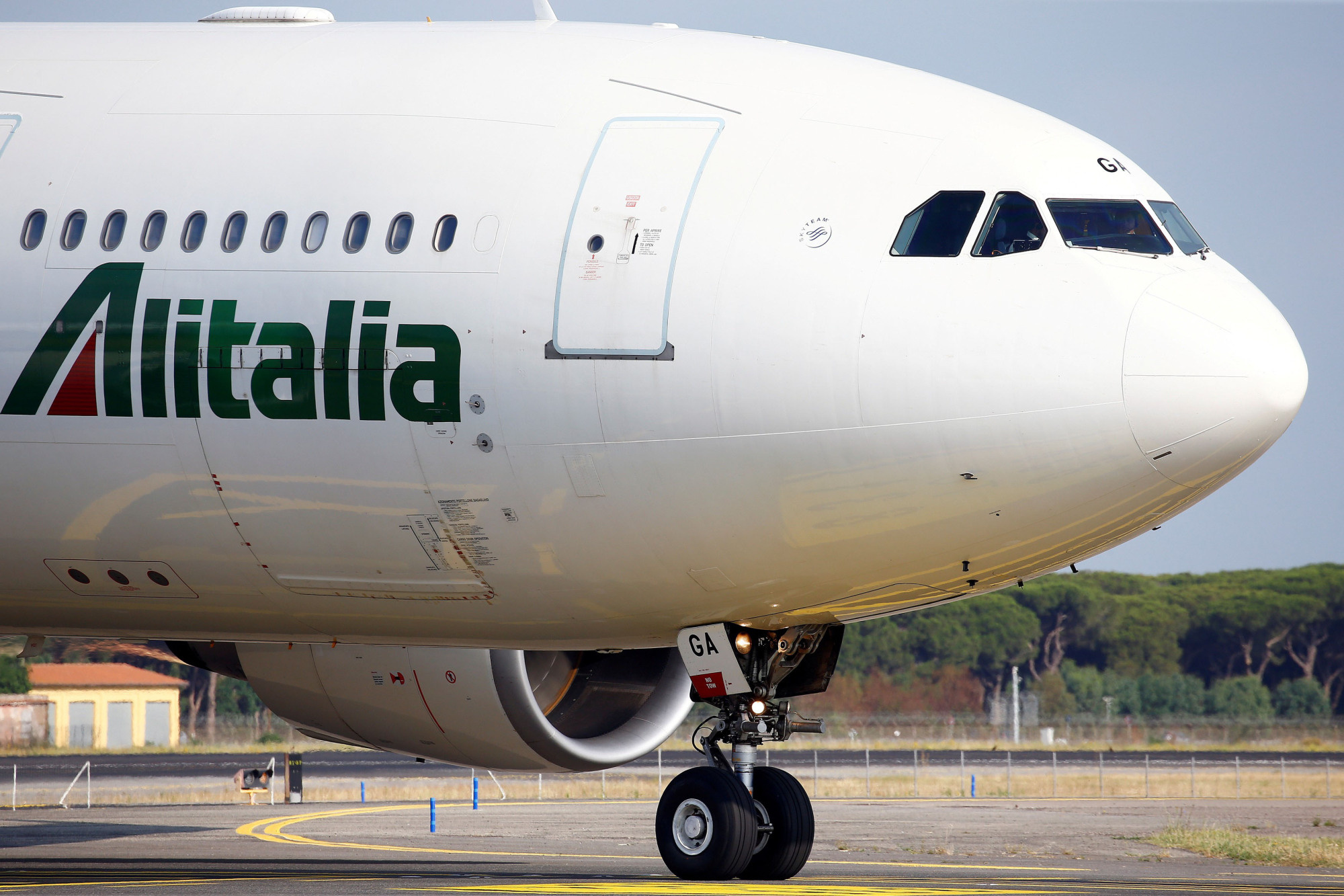 Leonardo da Vinci-Fiumicino Airport, Alitalia rescue, Lufthansa involvement, Japan Times, 2000x1340 HD Desktop