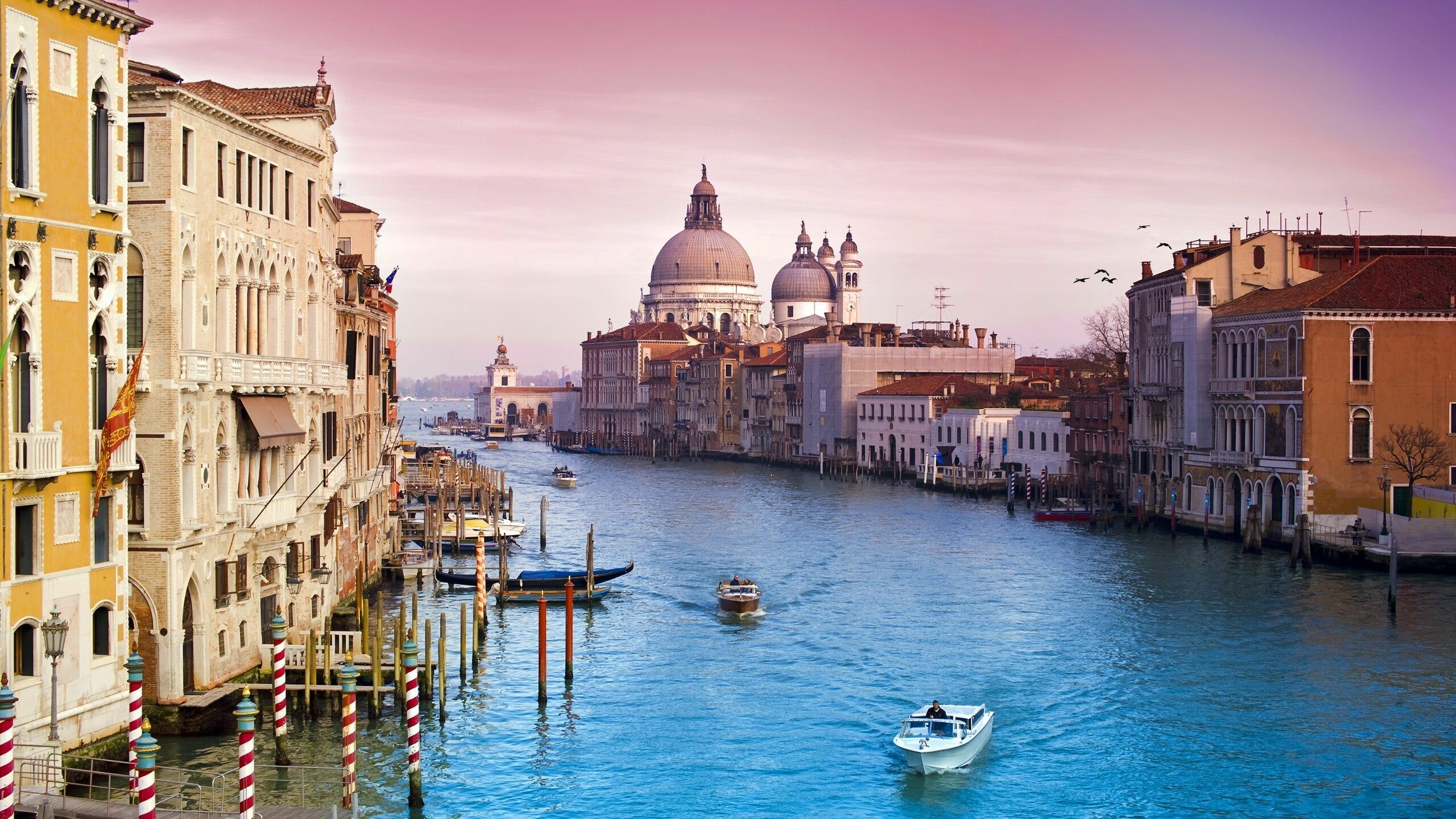 Venice, 4K wallpapers, Captivating beauty, Water reflections, 2560x1440 HD Desktop