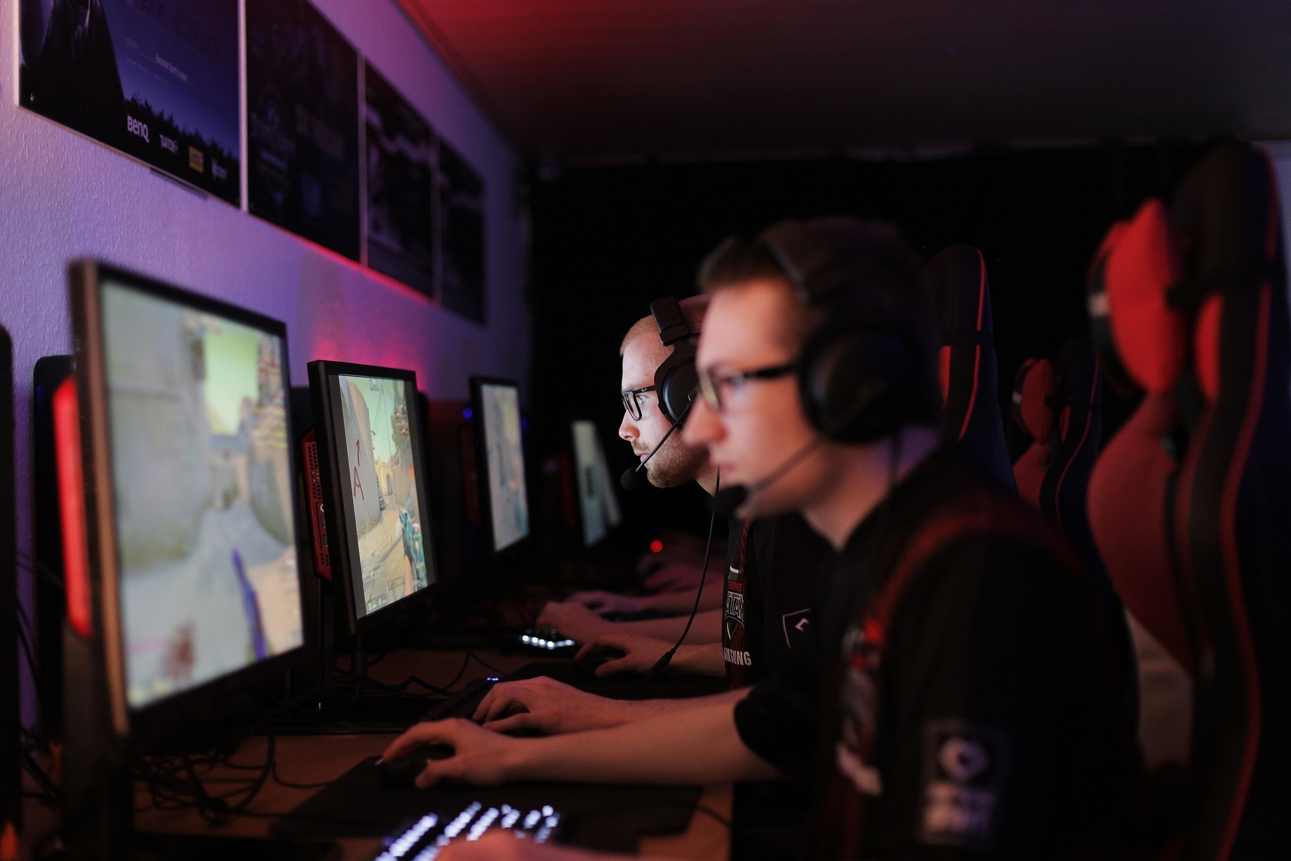 Gamer, Esports career, Becoming a pro, Expert advice, 2560x1710 HD Desktop
