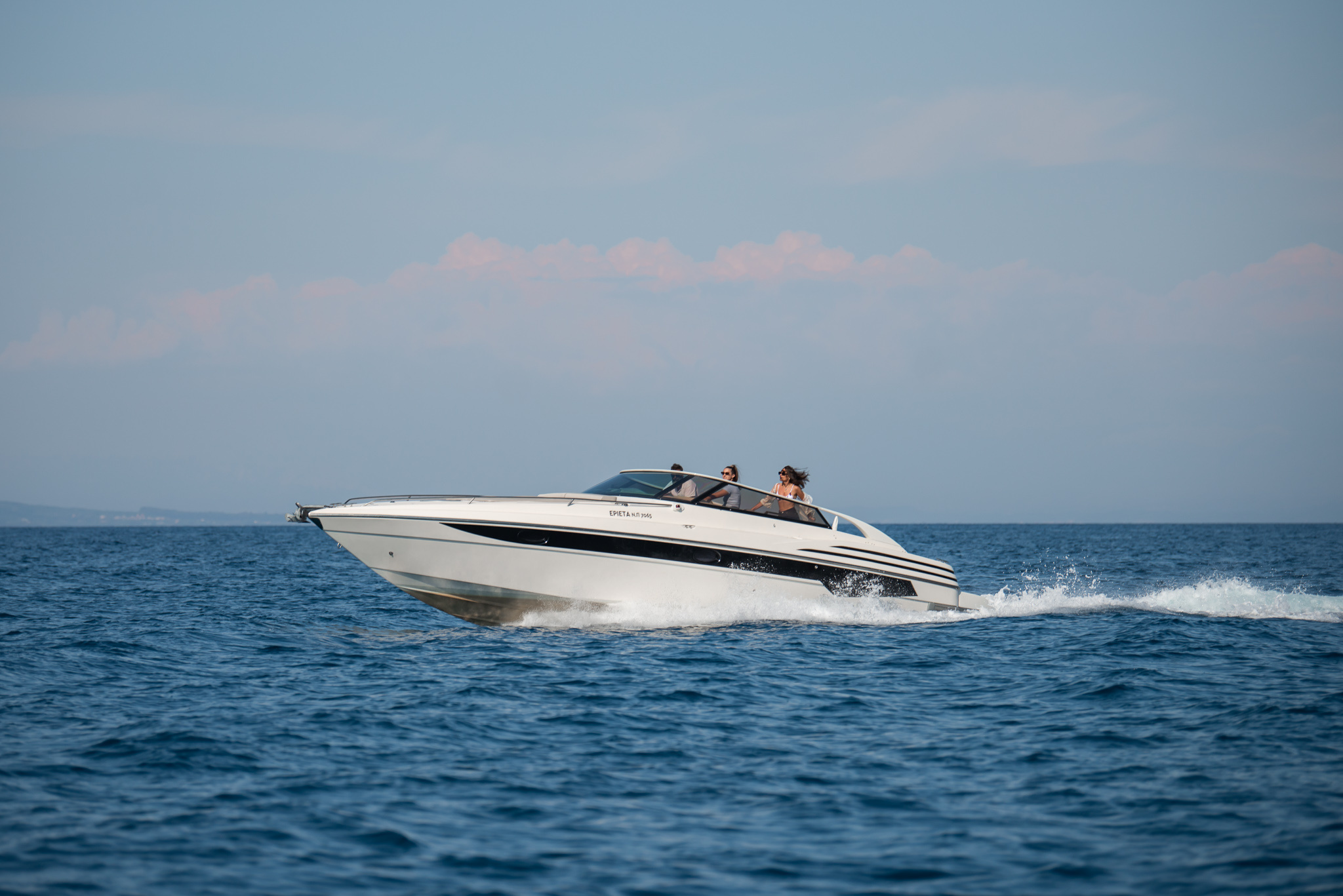 Cranchi Z35, Motorboat Wallpaper, 2050x1370 HD Desktop
