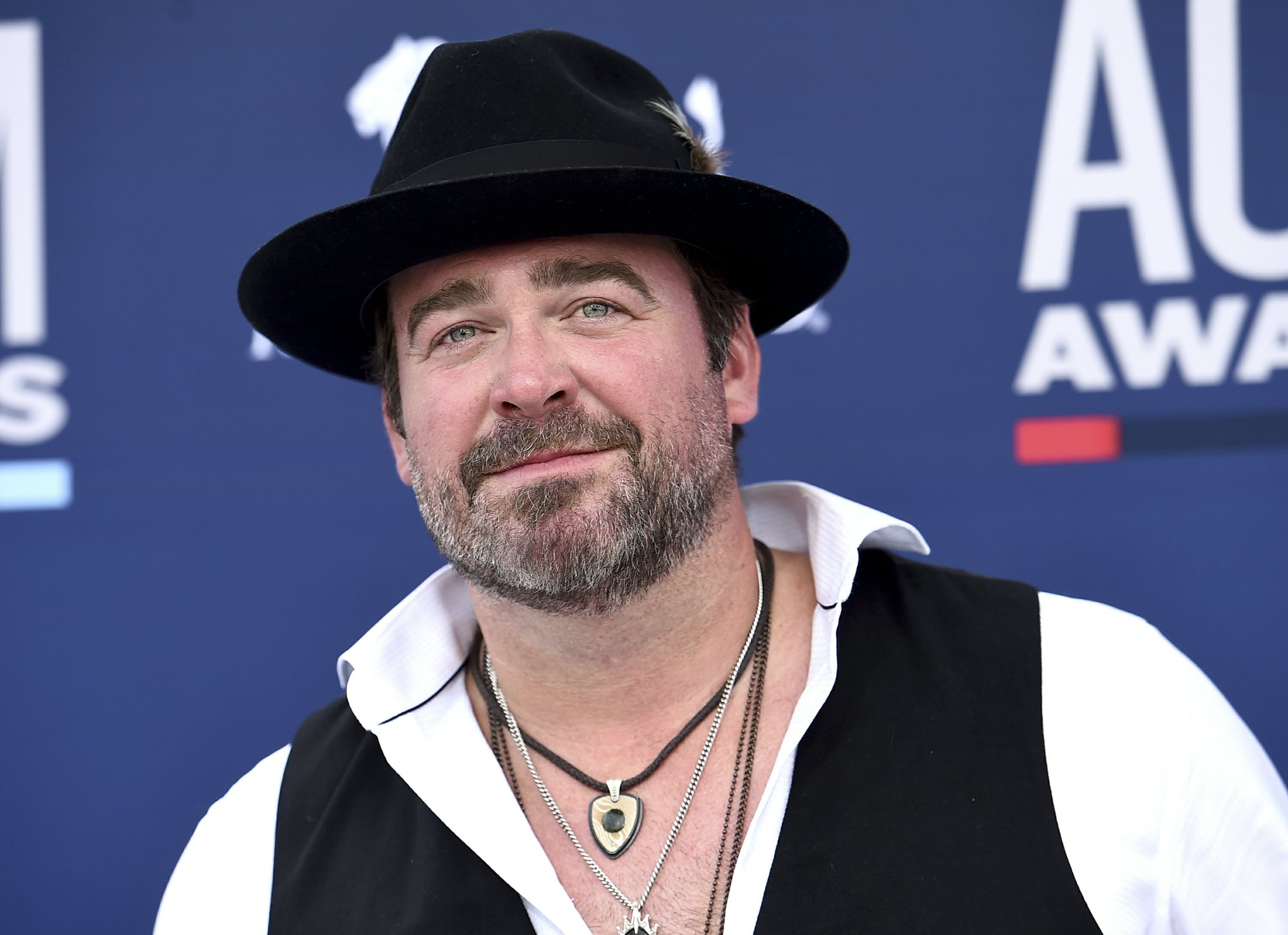 Lee Brice, CMA Awards absence, COVID-19 precaution, 2000x1460 HD Desktop