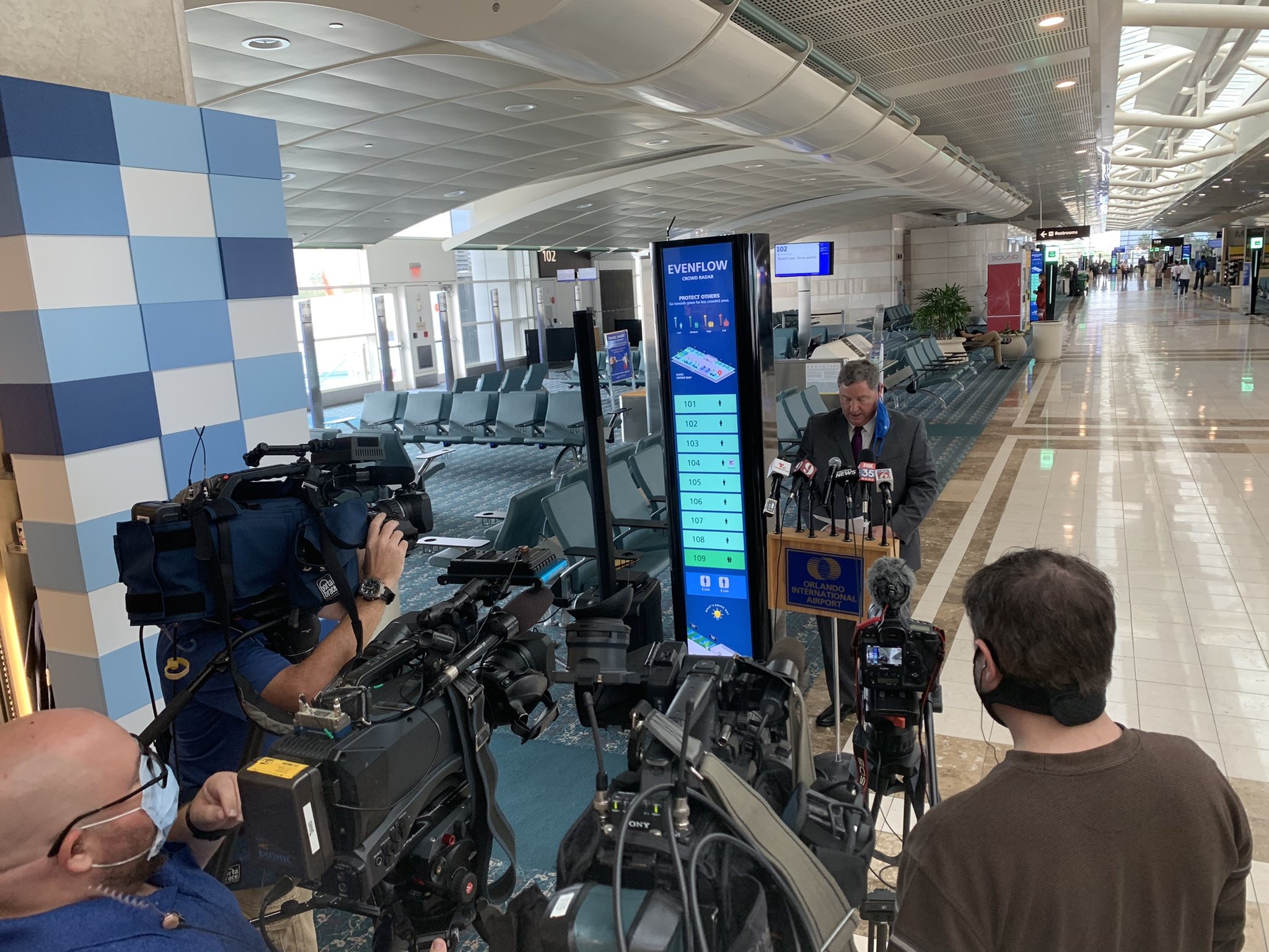 Orlando International Airport, Crowd control, New crowd control, Disney food blog, 2050x1540 HD Desktop