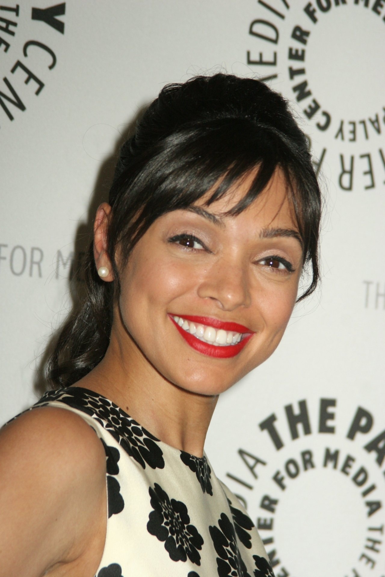 Aisha Taylor, Movies Tamara Taylor, O Mundo de Alice, 1280x1920 HD Phone