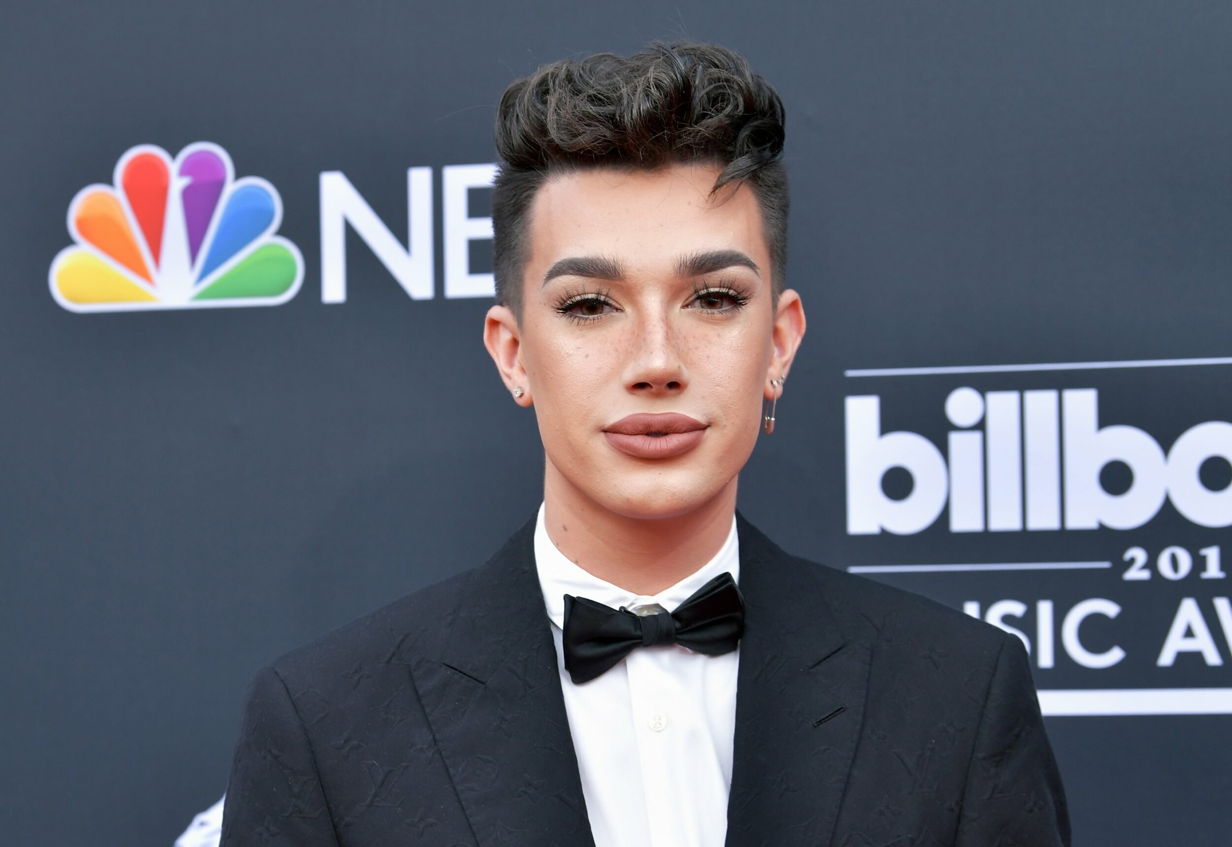 James Charles, Australian meet and greet, Tati Westbrook feud, Fan reactions, 2500x1720 HD Desktop