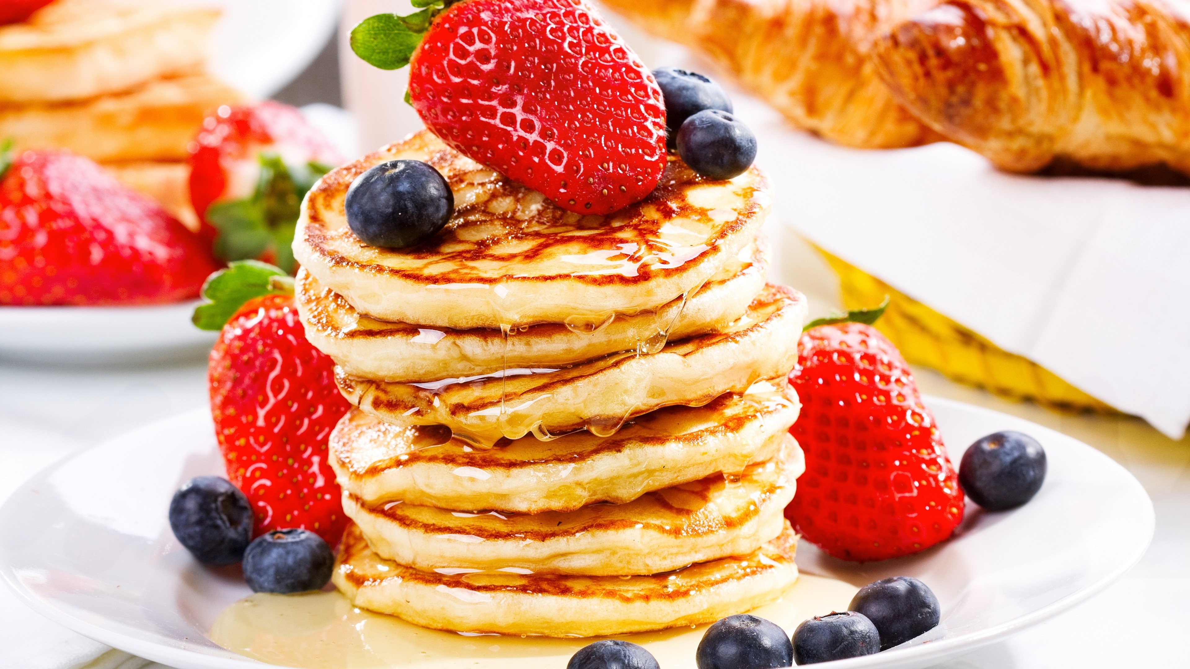 Fresh blueberries, Sweet and tart, Healthy snack, Pancake topping, 3840x2160 4K Desktop