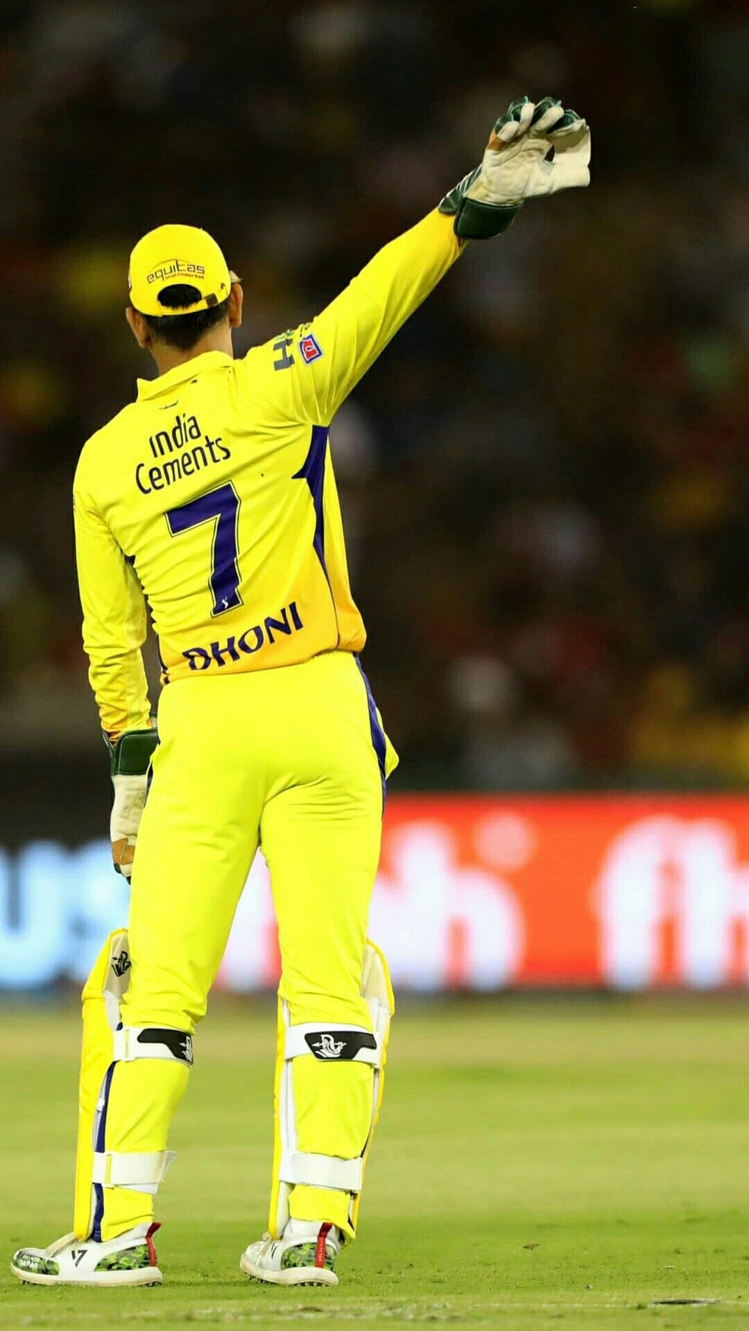 MS Dhoni, Chennai Super Kings jersey 7, cricket wicketkeeper pads, Full HD Phone wallpaper