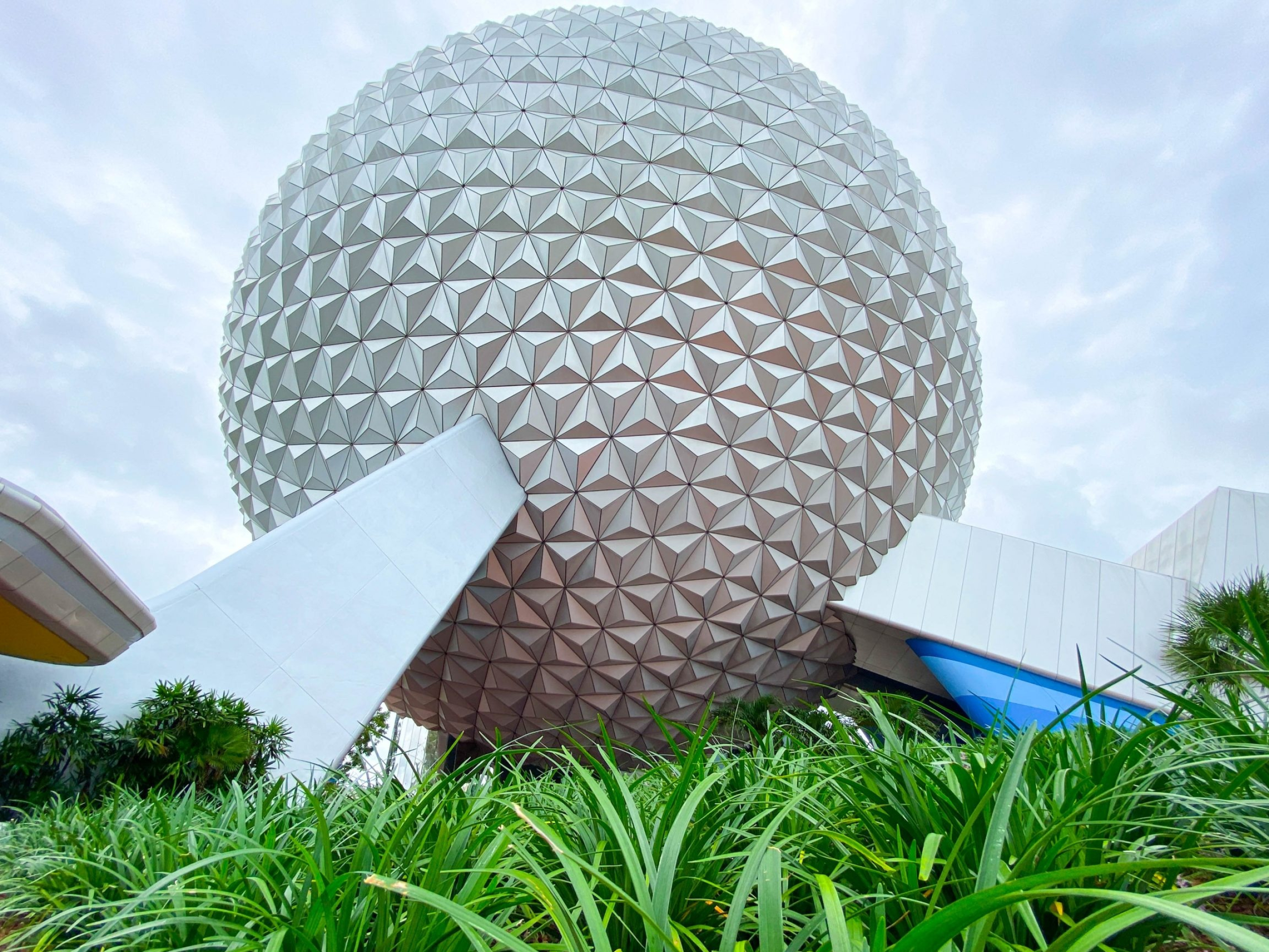 Epcot Park, Free gift, Disney World, DFB The Disney Food Blog, 2560x1920 HD Desktop