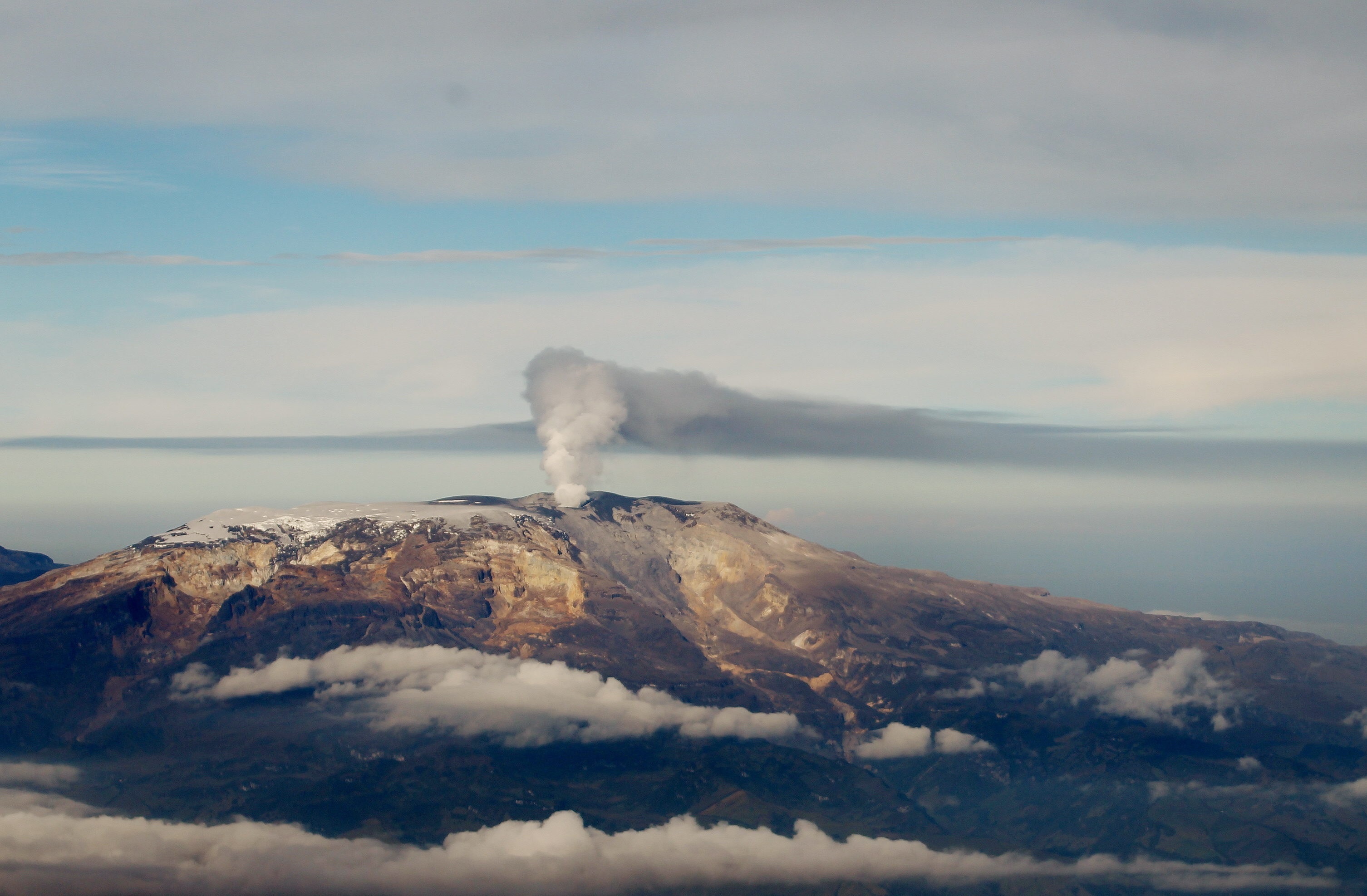 Nevado del Ruiz, Continuous ash emission, Infobae news, 3020x1980 HD Desktop