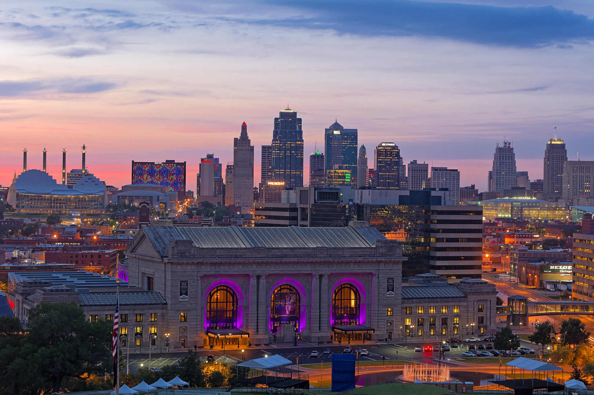 Kansas City skyline, Moving considerations, Relocation benefits, Infographic, 2050x1370 HD Desktop