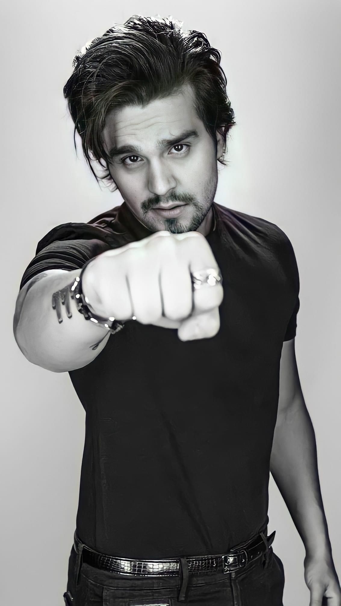 Luan Santana, Musical journey, Inspiring soundtracks, Brazilian music icon, 1140x2020 HD Phone