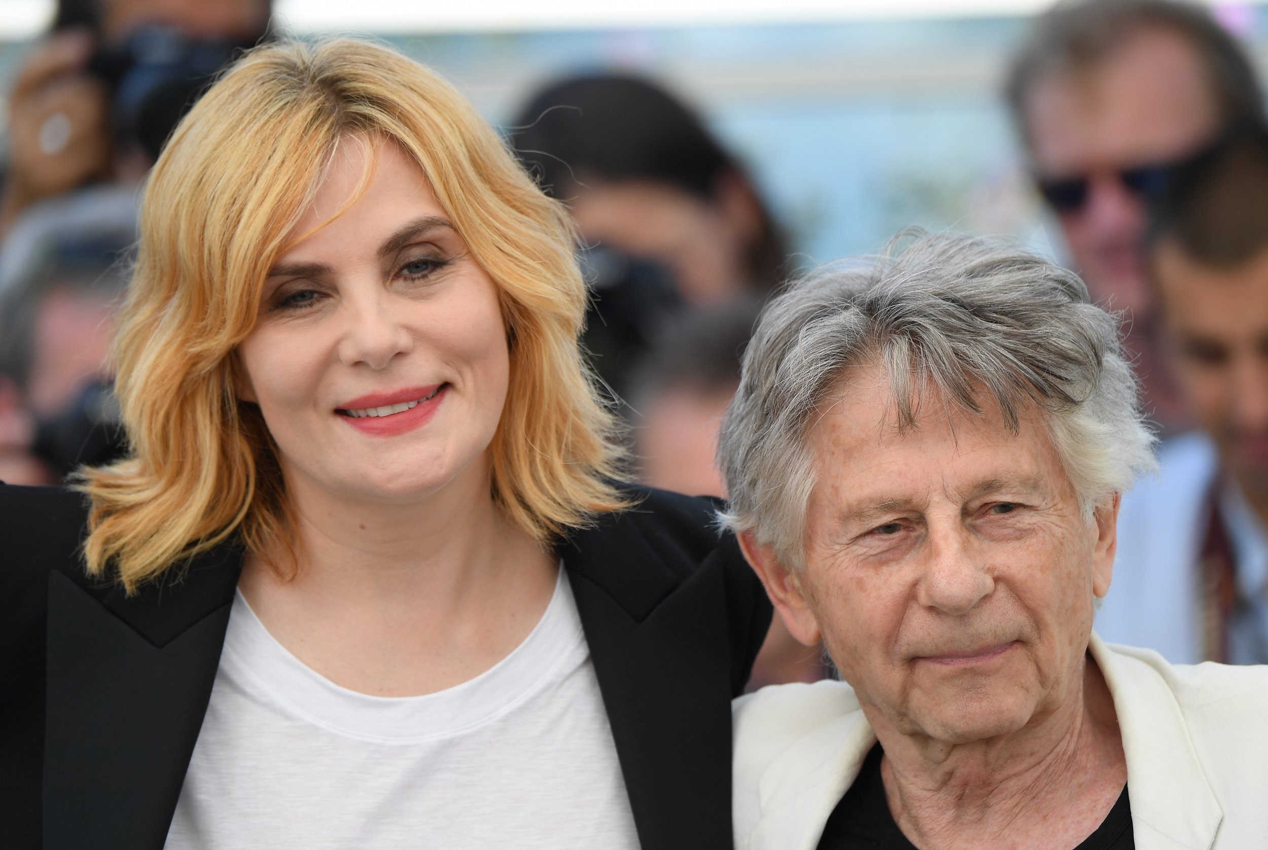 Emmanuelle Seigner, Roman Polanski's wife, Critiques Tarantino, Hollywood controversy, 2500x1680 HD Desktop