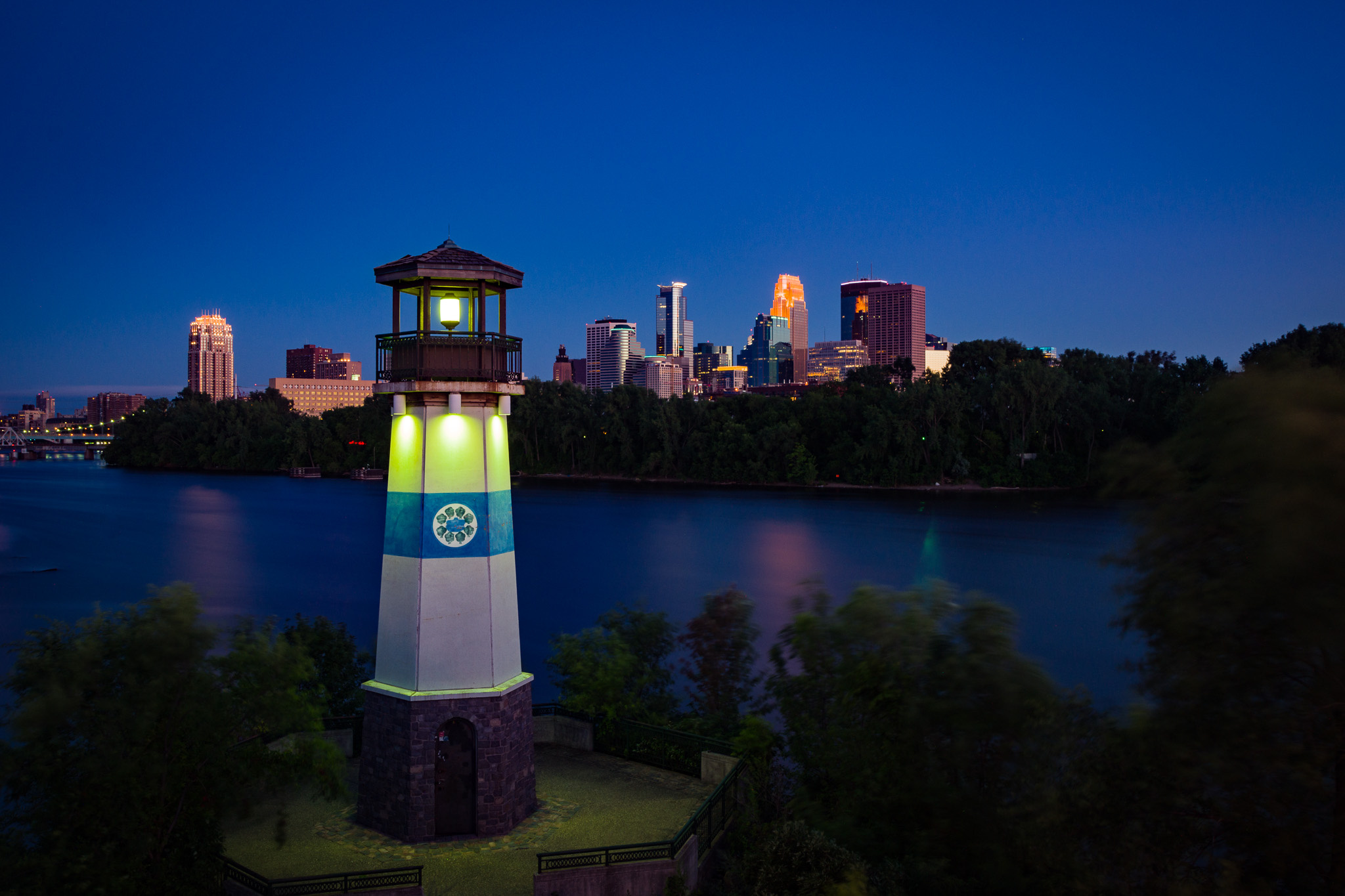 Minneapolis Skyline, Serene landscape, Nighttime cityscape, Majestic tower, 2050x1370 HD Desktop