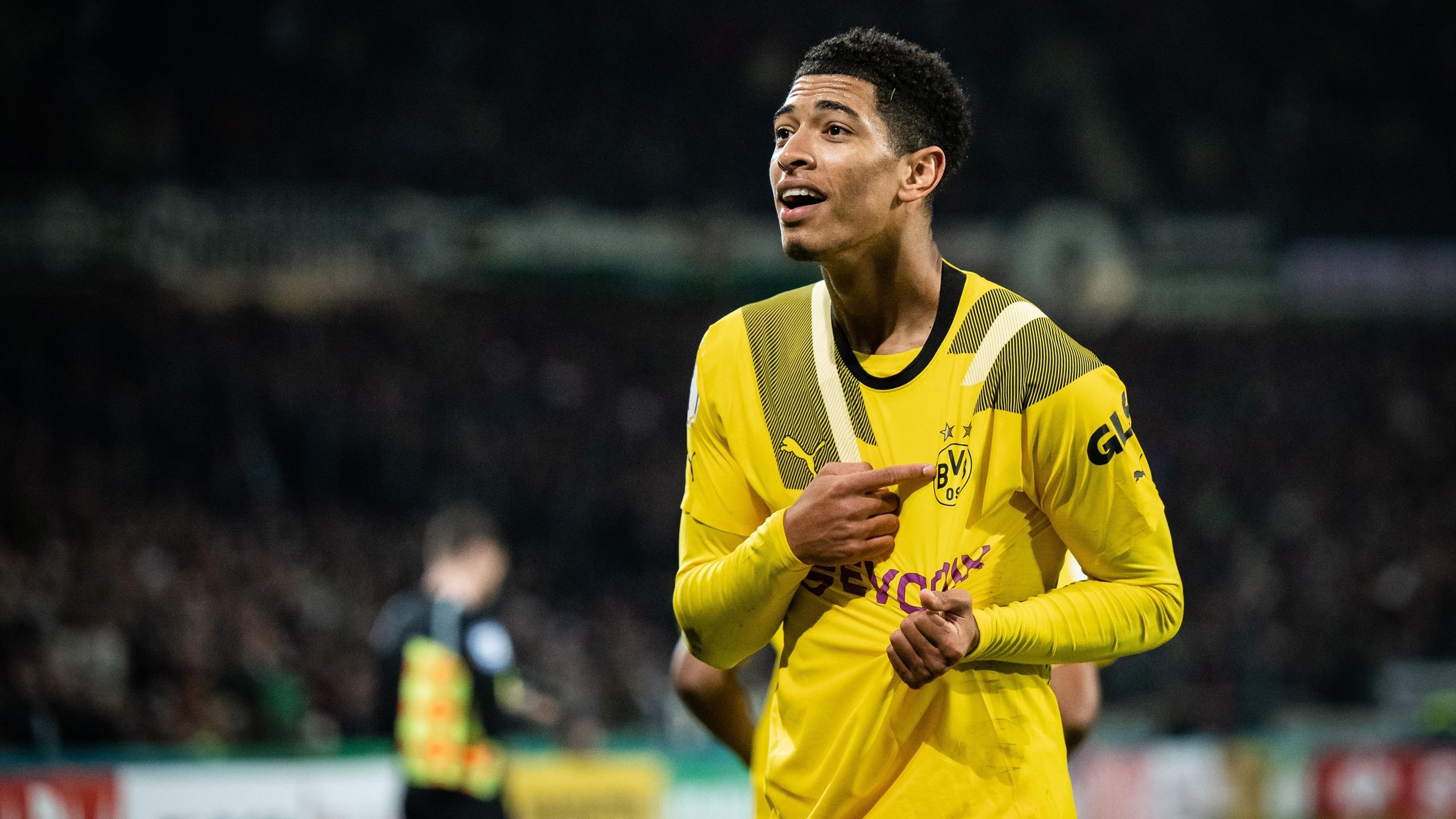 Jude Bellingham, Borussia Dortmund kit, Football stadium crowd, HD Desktop wallpaper