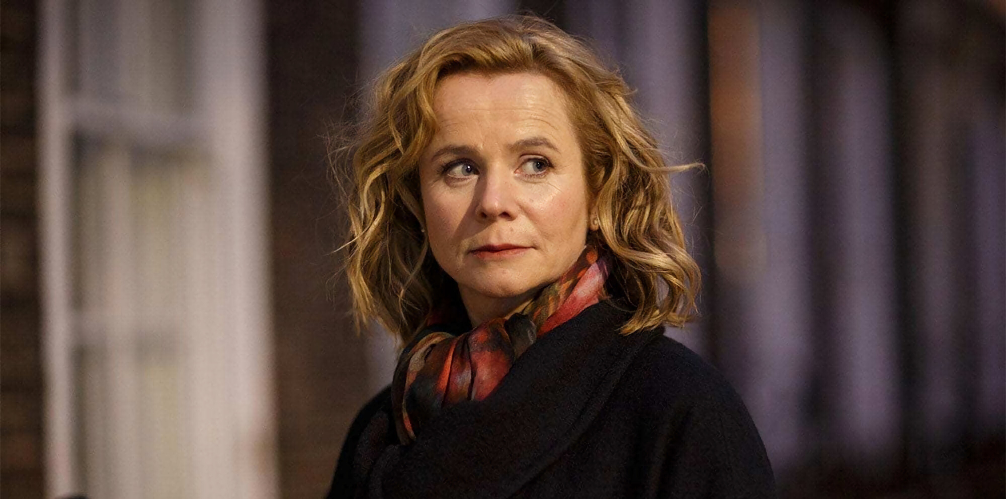 Emily Watson, Intense portrayals, Complex emotions, Acting brilliance, 4000x1990 Dual Screen Desktop