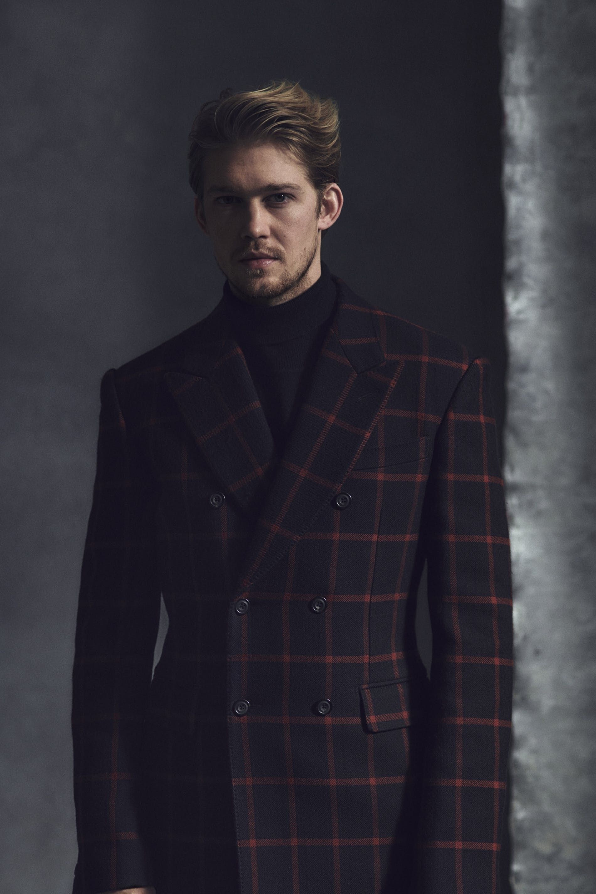 Joe Alwyn, Biography, Height, Life story, 1900x2850 HD Phone