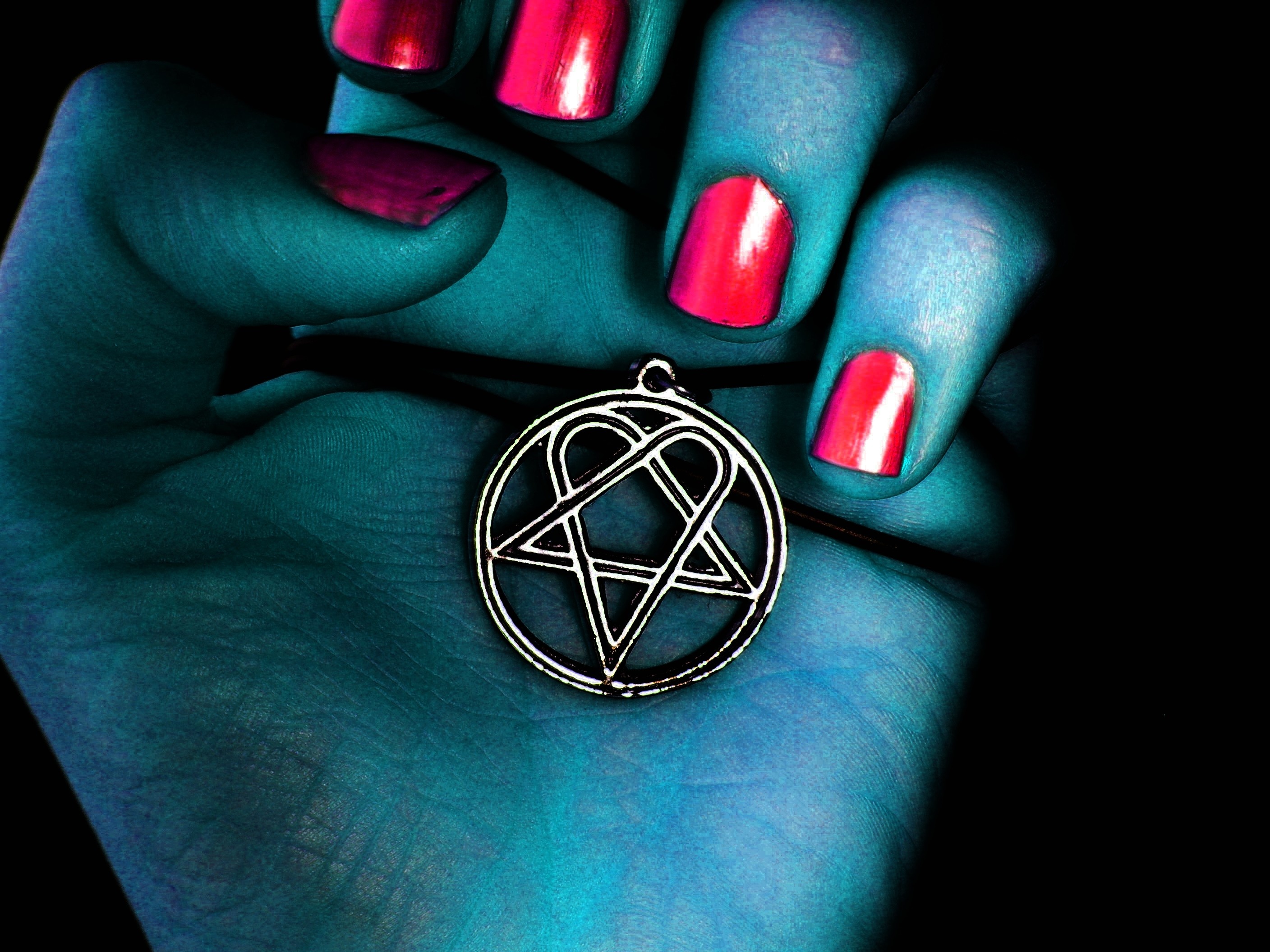 Medallion, Heartagram (HIM) Wallpaper, 2820x2120 HD Desktop