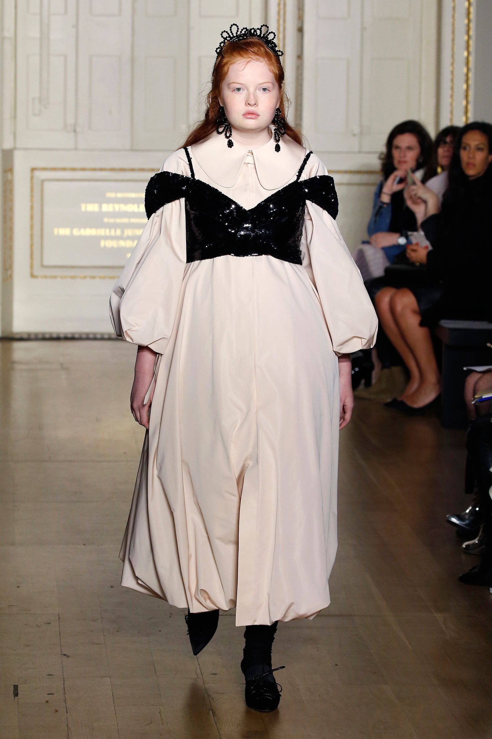 Simone Rocha, Chloe Sevigny, Diverse catwalk show, Glorious fashion, 1600x2400 HD Phone