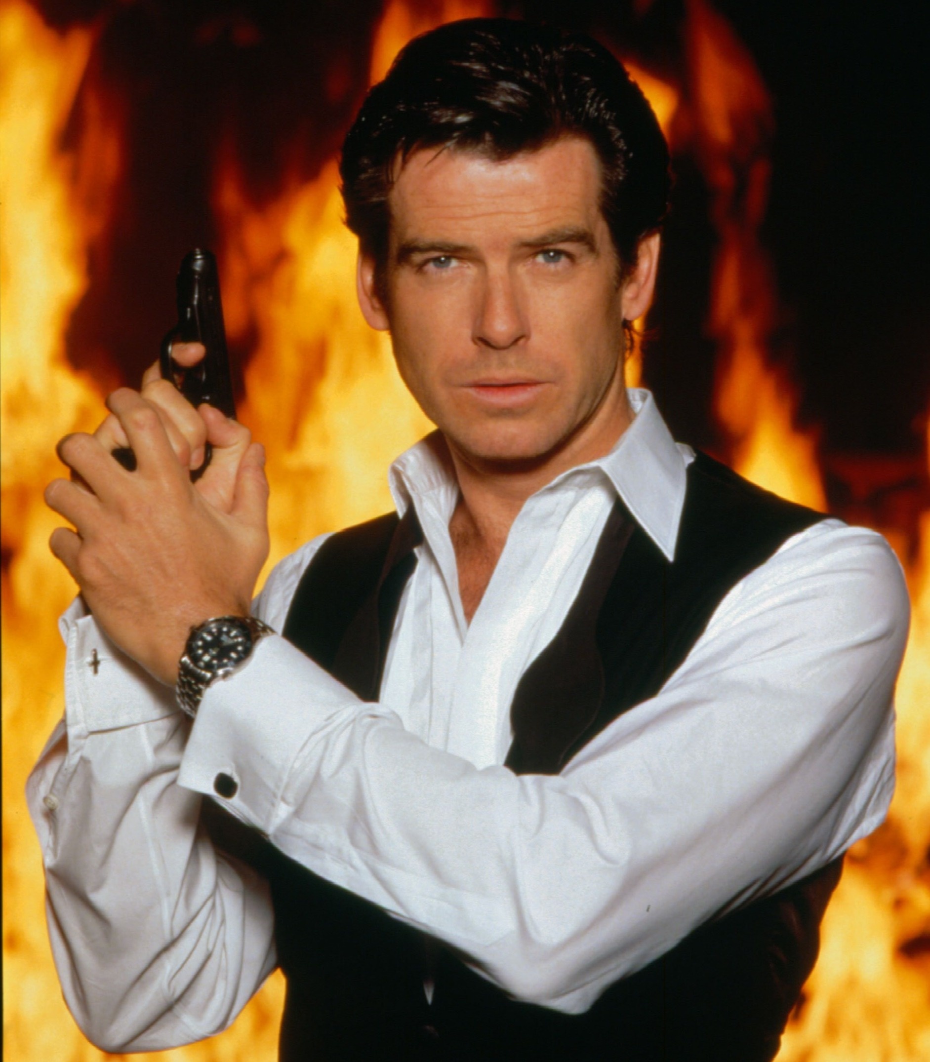 Pierce Brosnan, Fit figure at the beach, 1890x2160 HD Phone