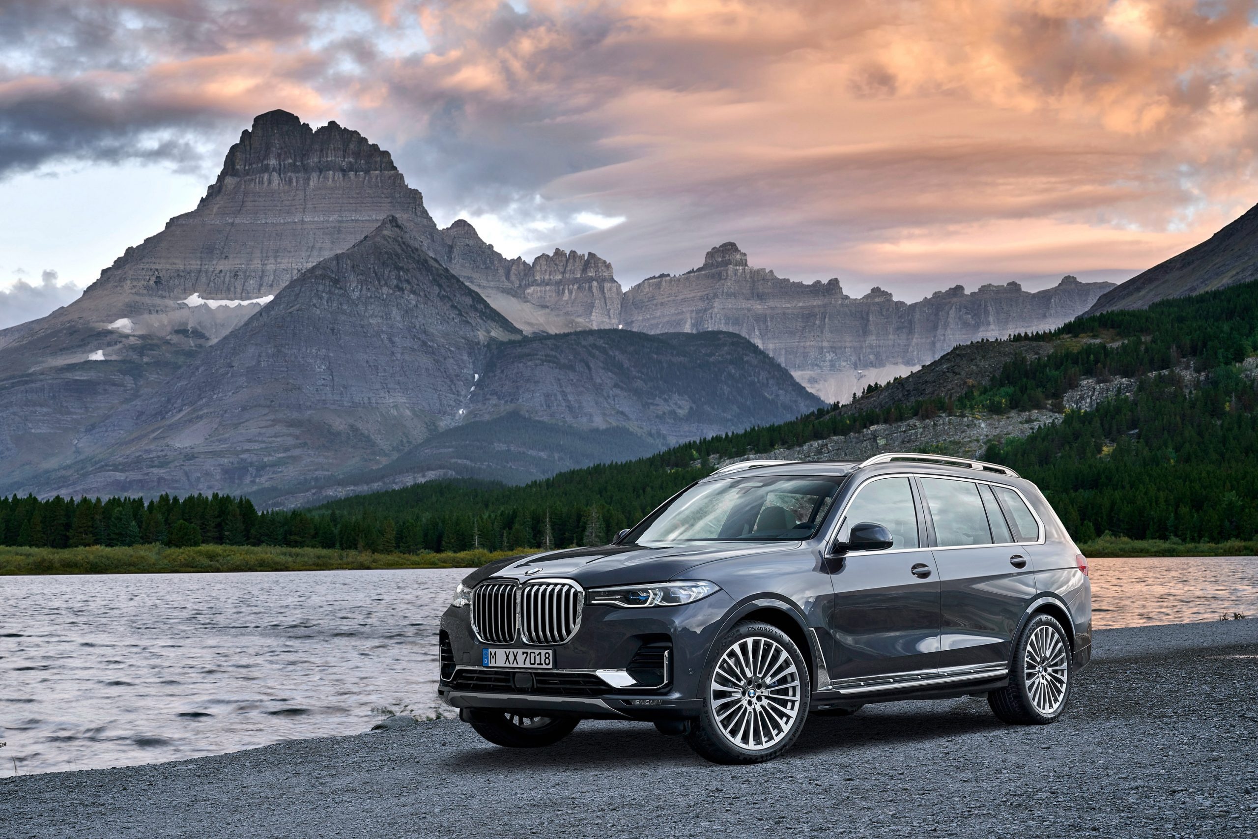 BMW X7, Ultimate luxury, Powerful SUV, Cutting-edge design, 2560x1710 HD Desktop