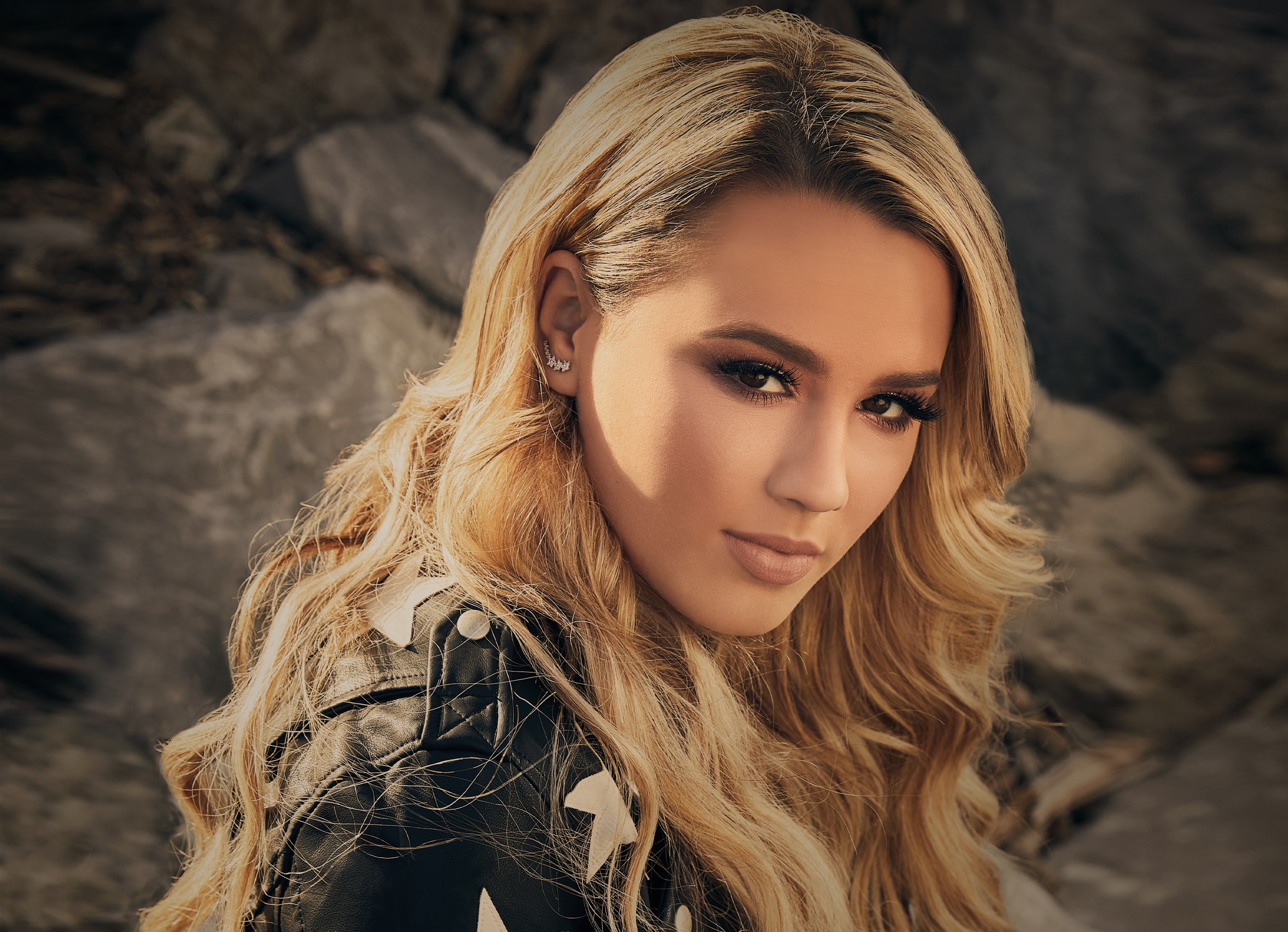 Gabby Barrett, I Hope remix, Charlie Puth, Country music anomaly, 2960x2140 HD Desktop