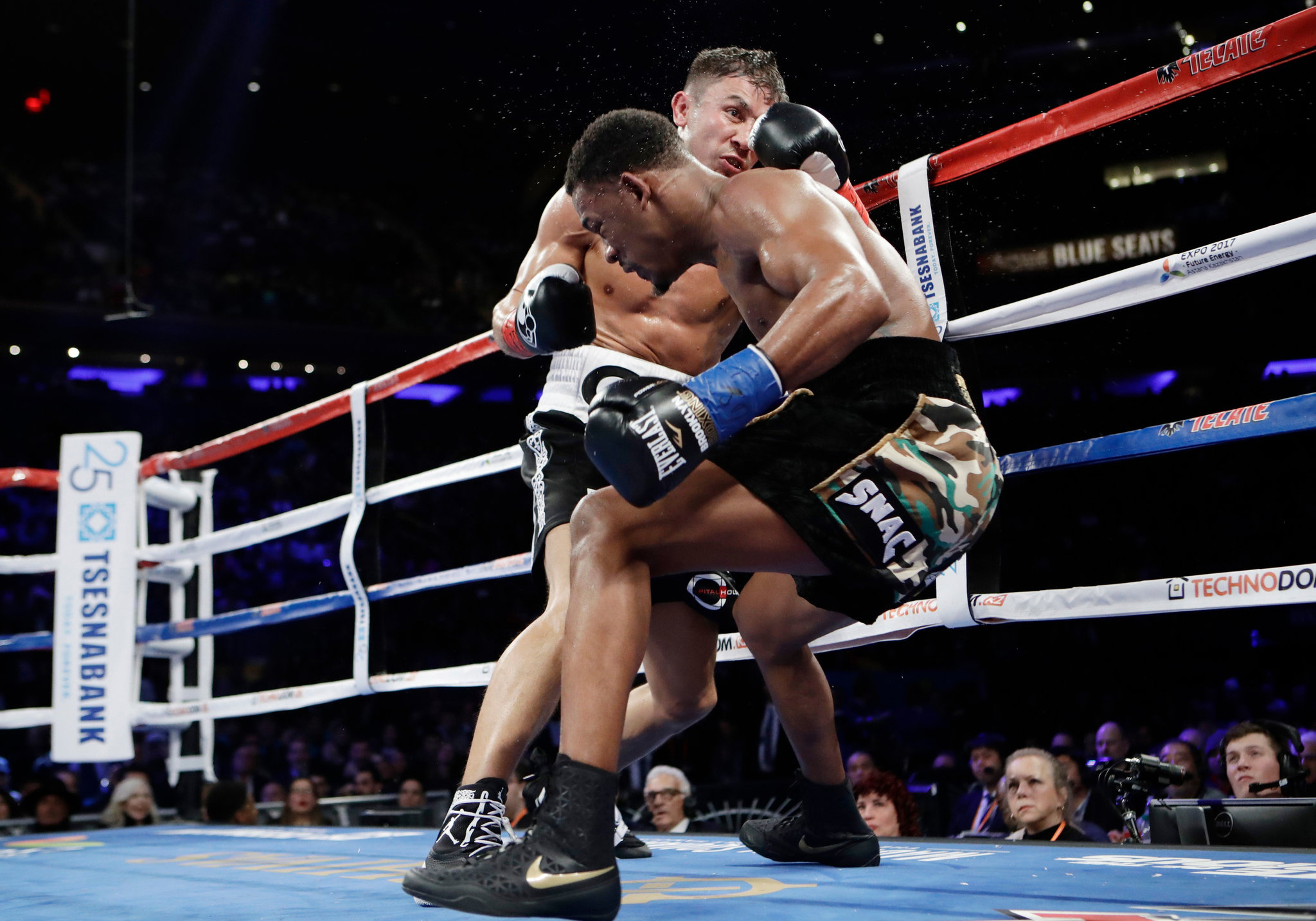 Gennady Golovkin, Unifies titles after, Round battle with, Daniel Jacobs, 2050x1440 HD Desktop