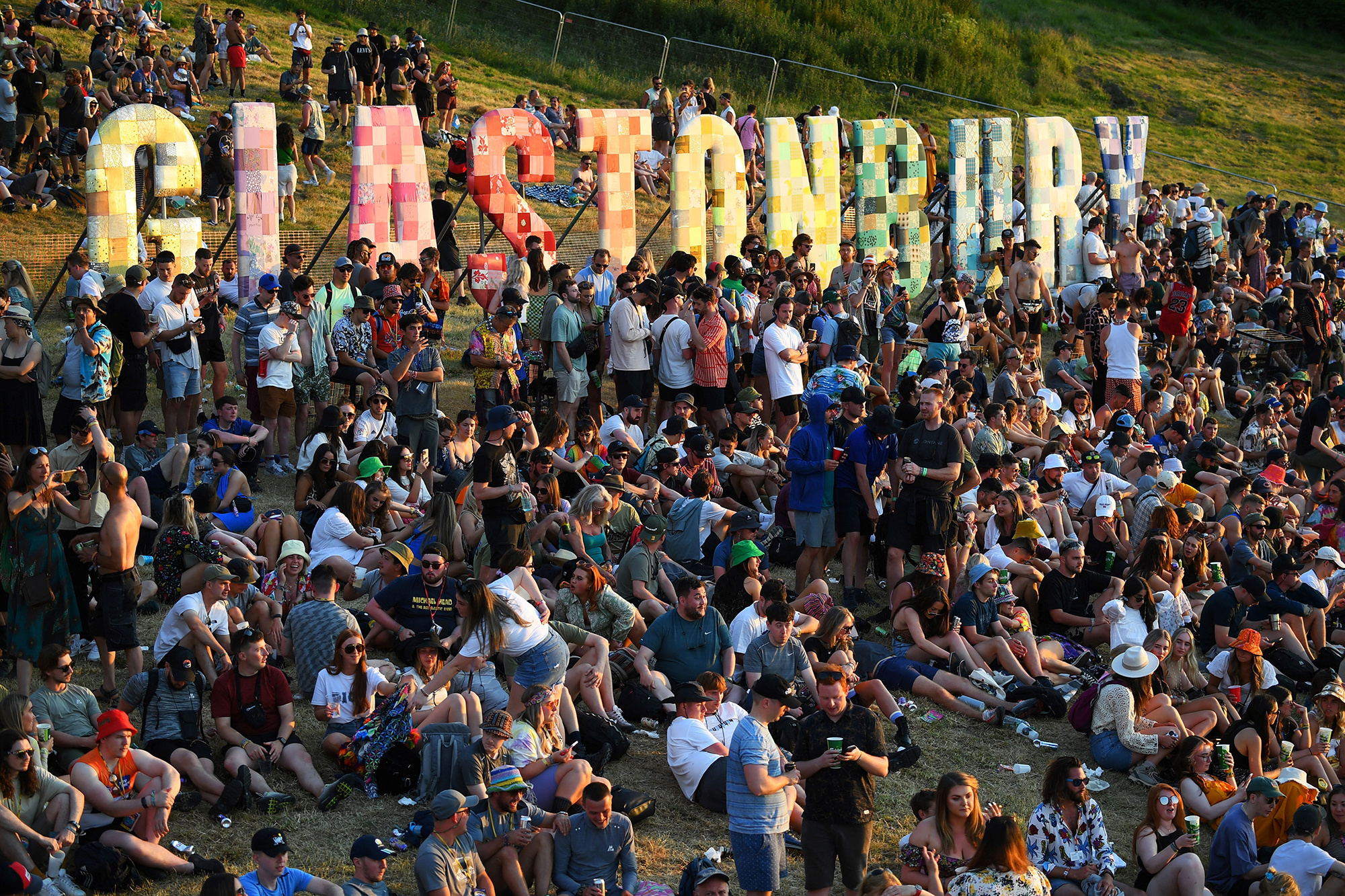 Glastonbury Festival, Billie Eilish, Kendrick Lamar, Headline acts, 2000x1340 HD Desktop