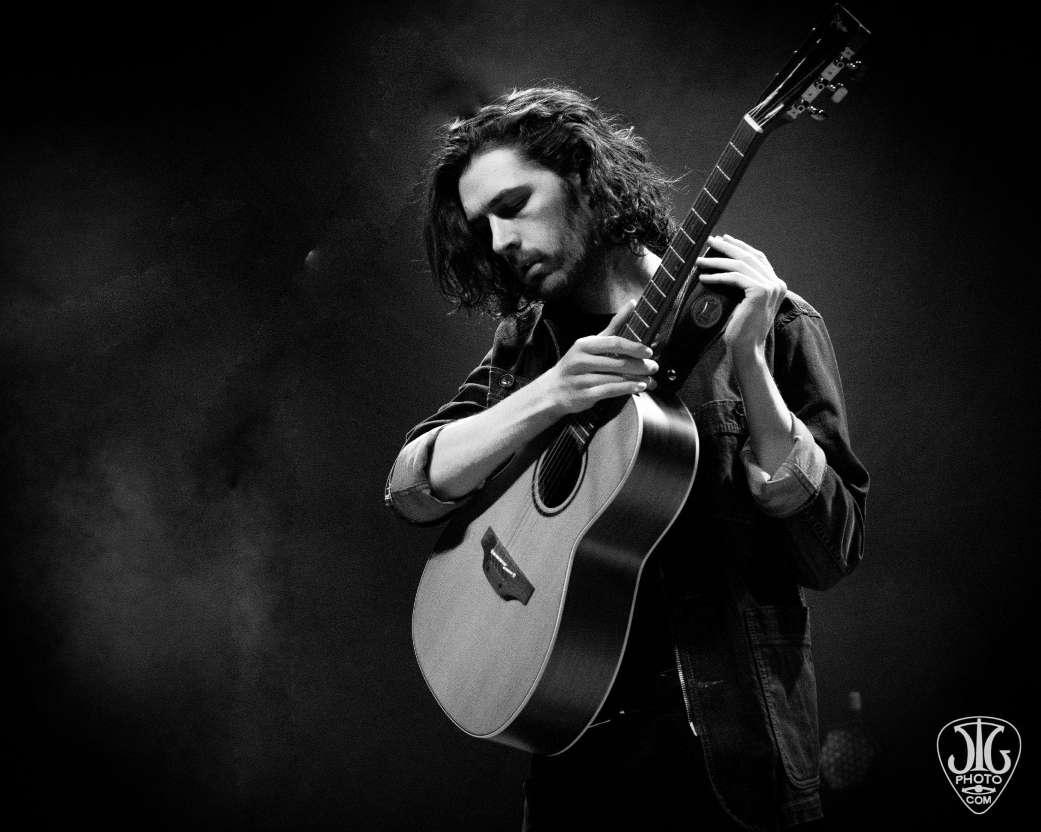 Hozier, Transforming Palace Theatre, Church-like atmosphere, Wasteland Baby album, 2050x1640 HD Desktop