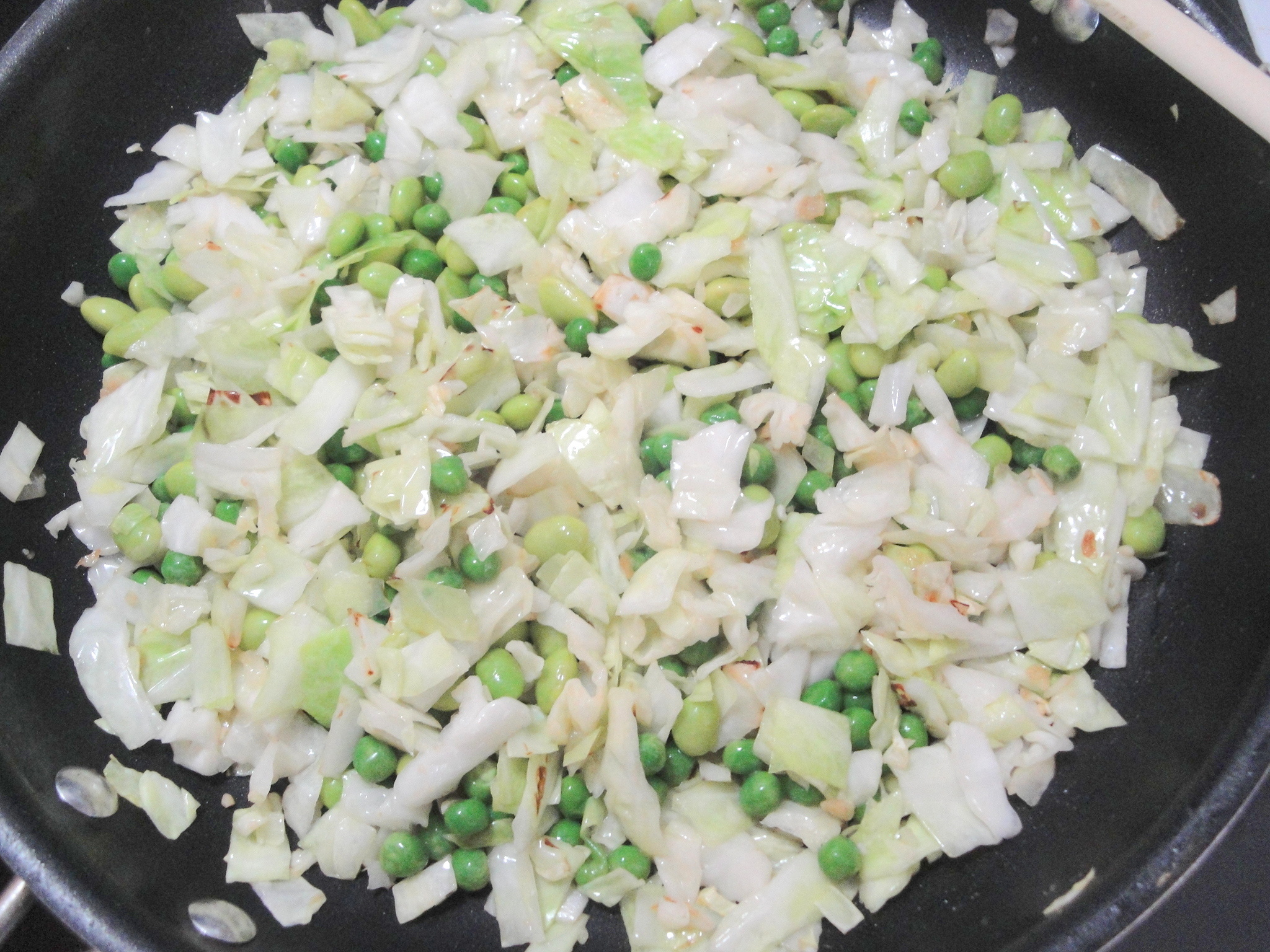 Peas, A fork, Each hand, 2050x1540 HD Desktop