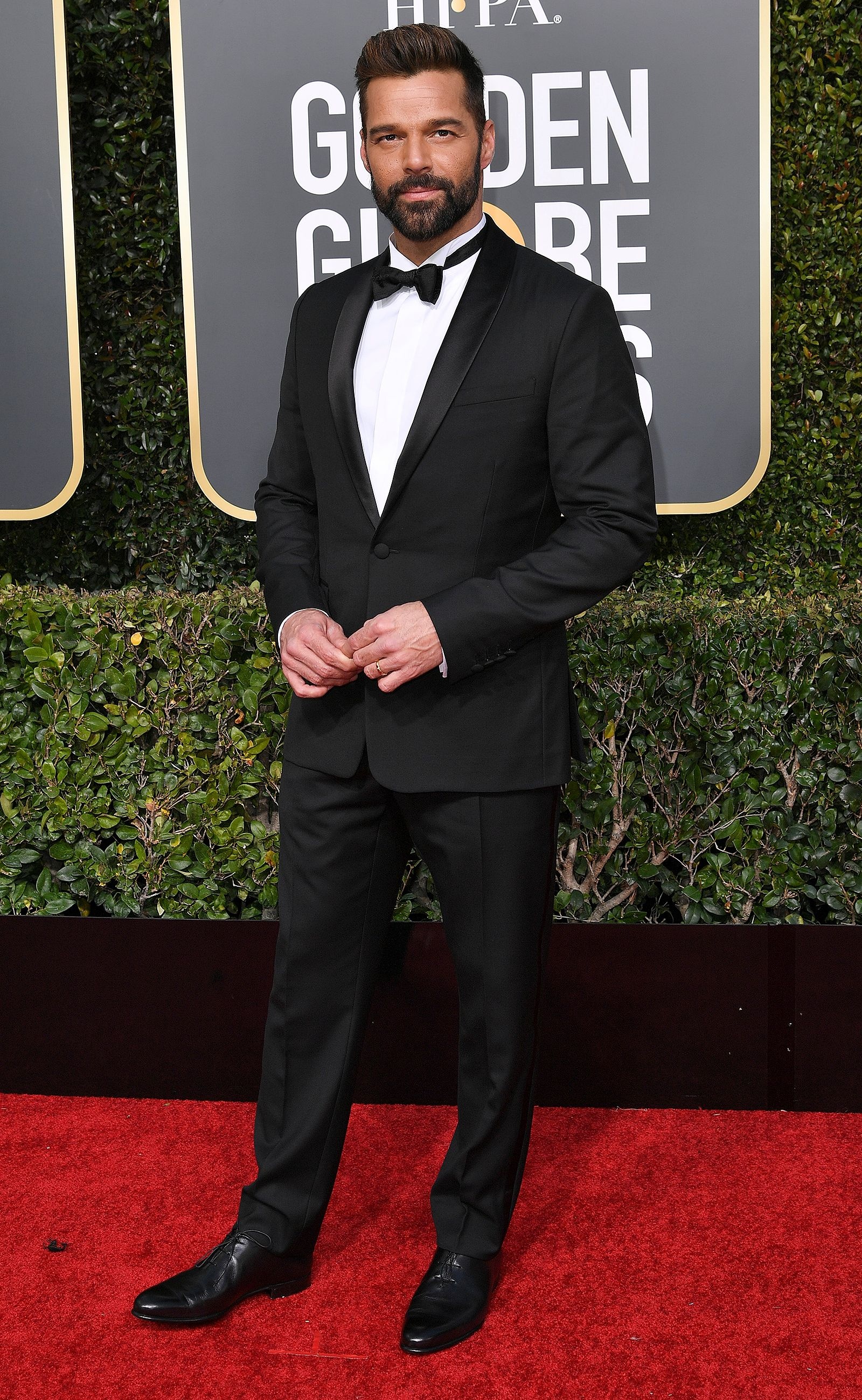 Ricky Martin, Golden Globe winner, Red carpet glory, Celebrated singer, 1600x2600 HD Phone