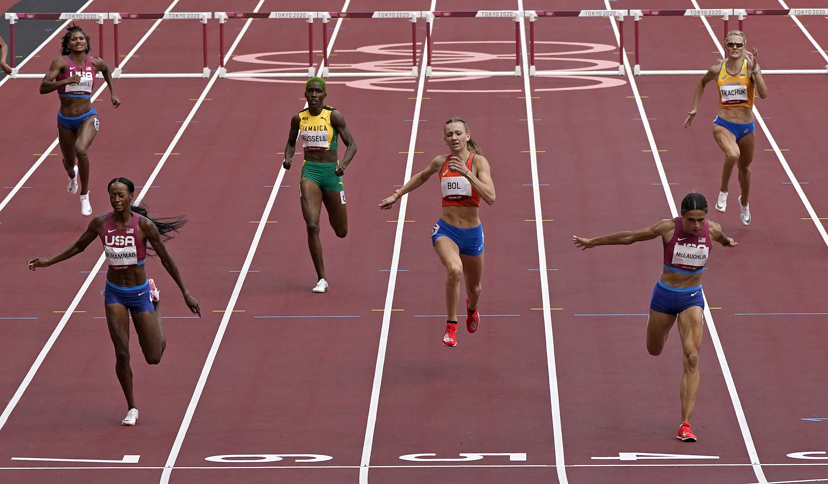 Dalilah Muhammad, Intense battle, World record hurdlers, Thrilling race, 2760x1620 HD Desktop