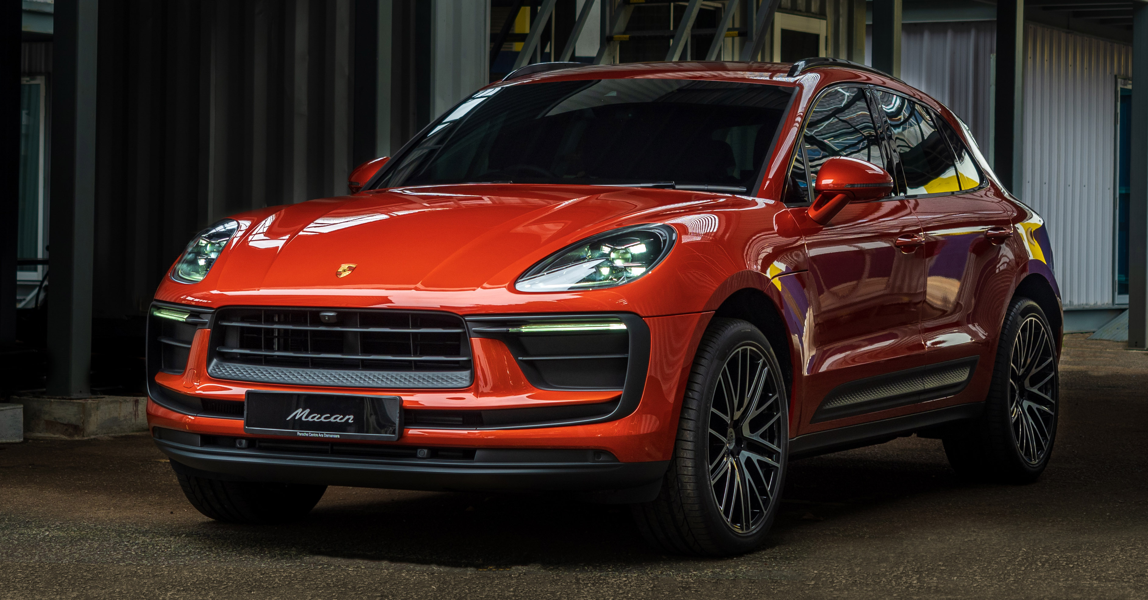 Porsche Macan, 2022 facelift, Malaysian launch, Impressive features, 3770x1980 HD Desktop