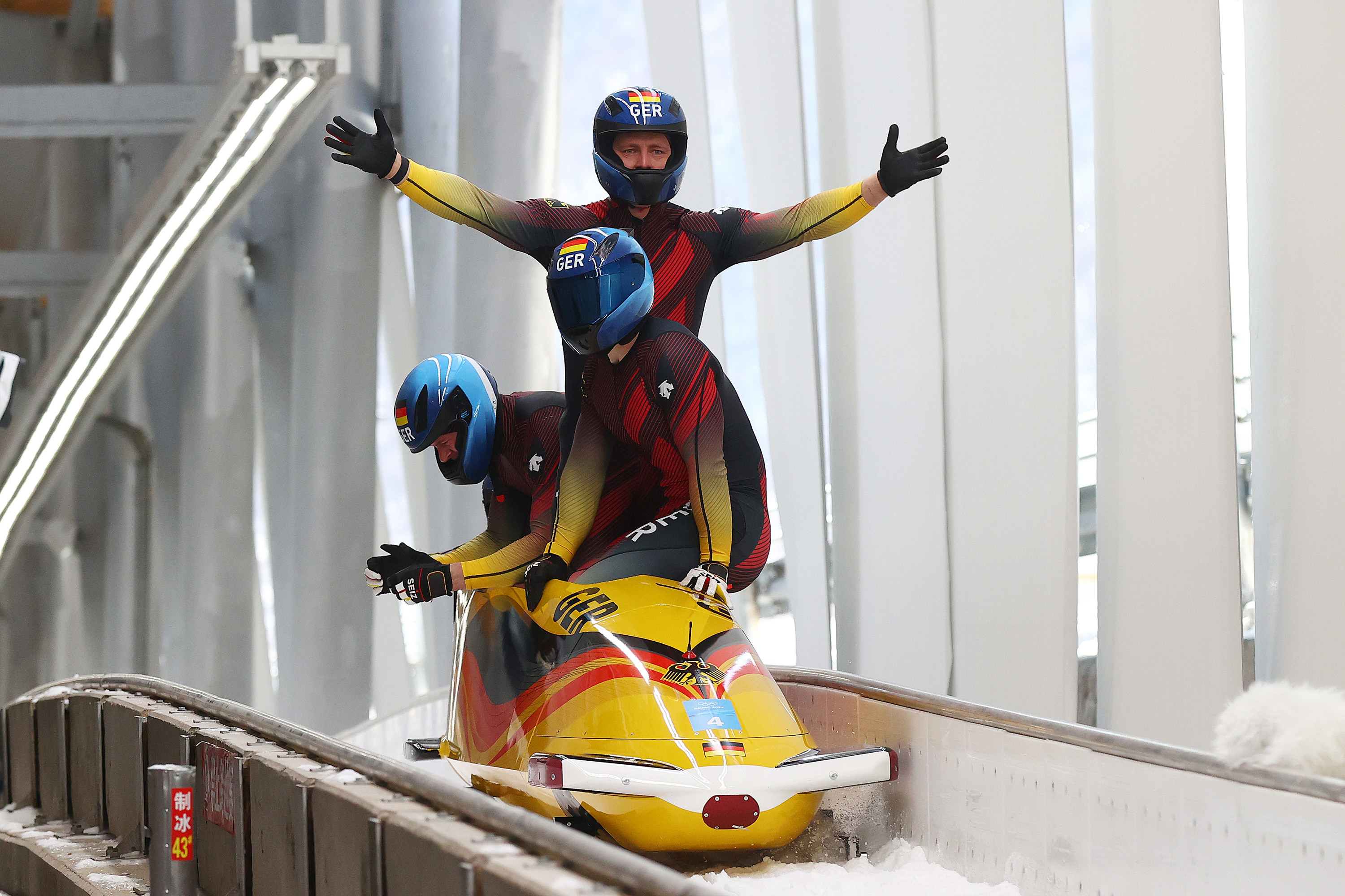 German bobsleigh triumph, Gold and silver medals, Candy Bauer sports, 3000x2000 HD Desktop