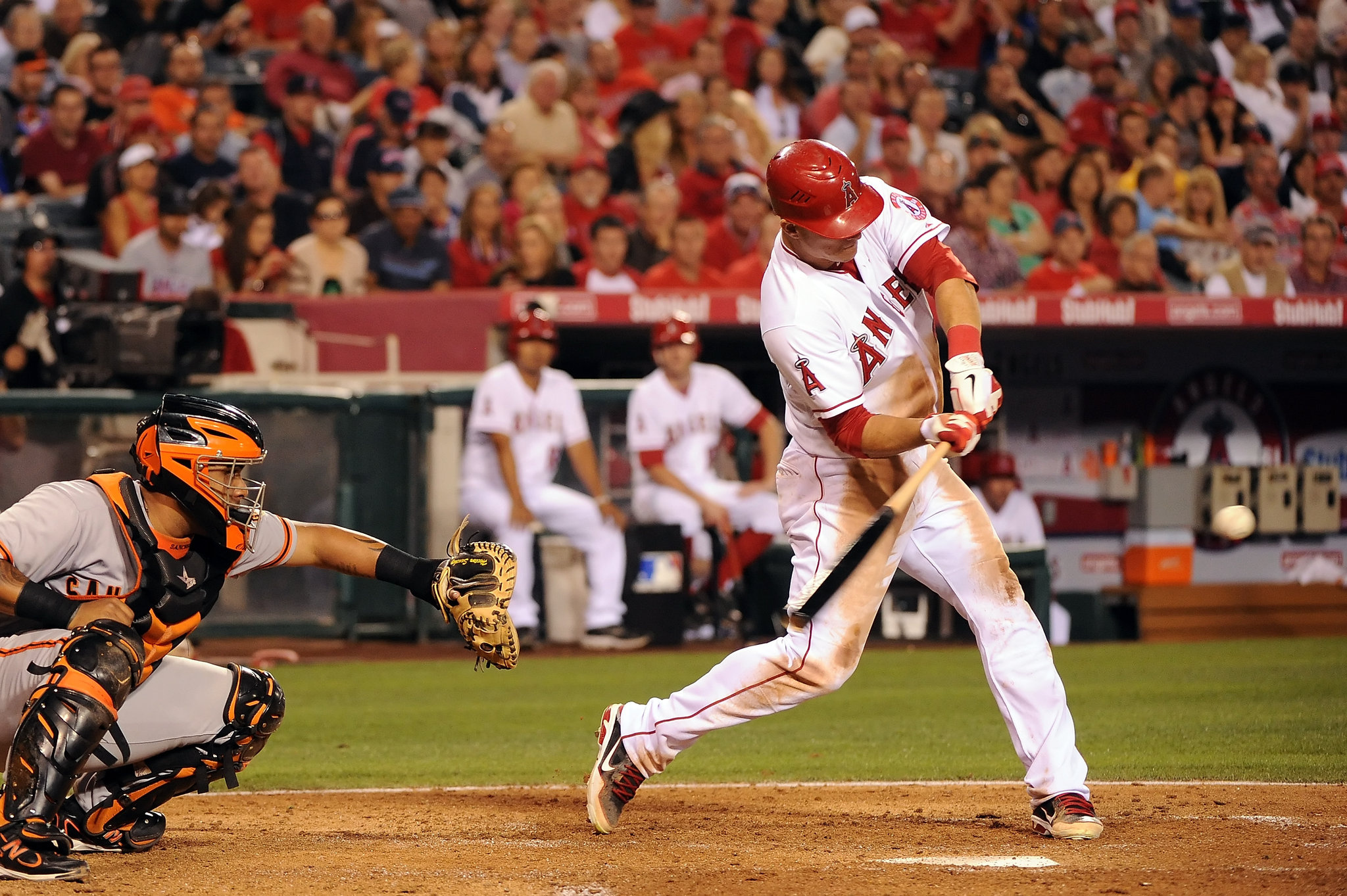 Los Angeles Angels, Mike Trout catch, Epic wall grab, Baseball superstar, 2050x1370 HD Desktop