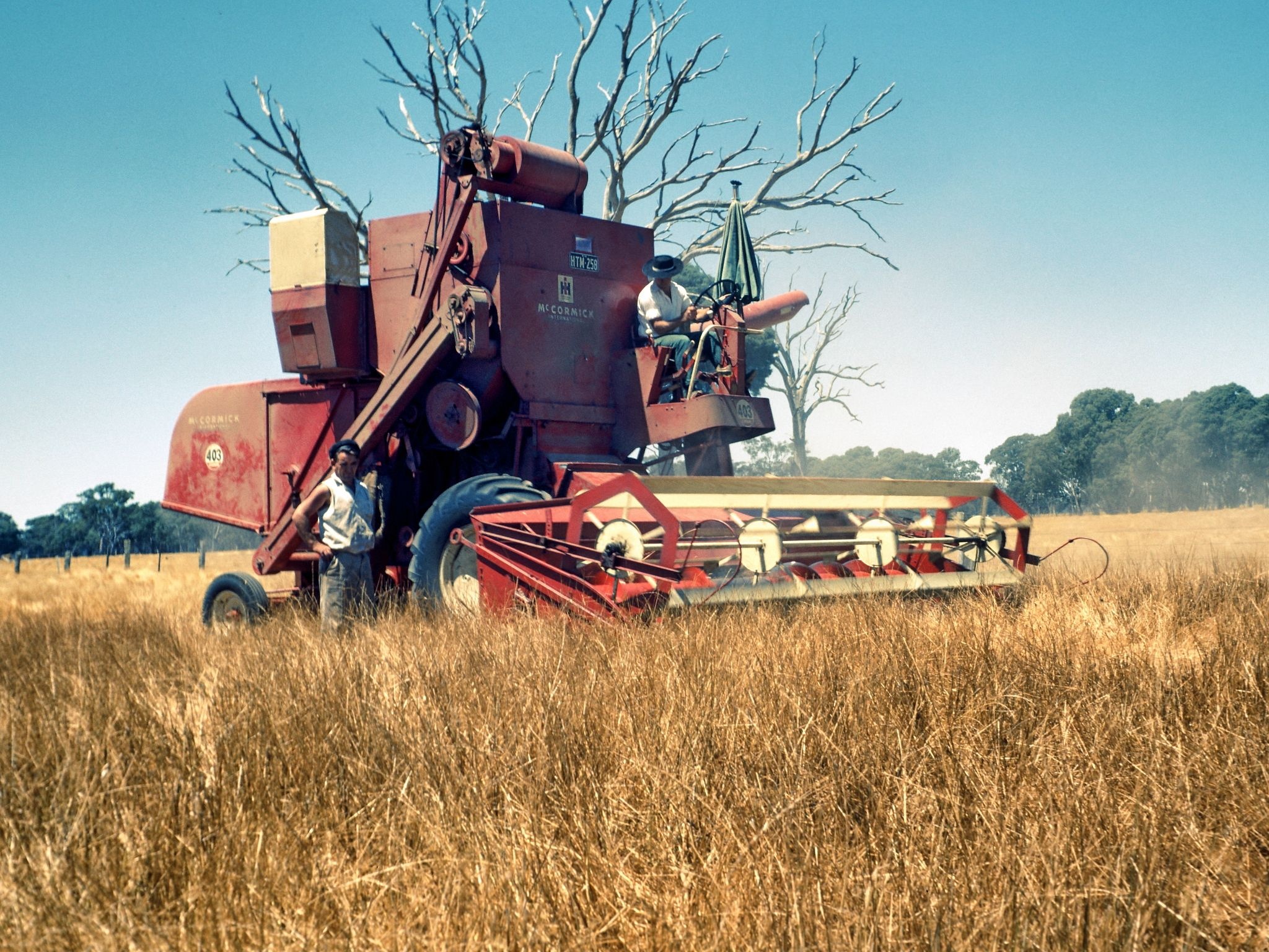 Combine-harvester McCormick, International Harvester Wallpaper, 2050x1540 HD Desktop