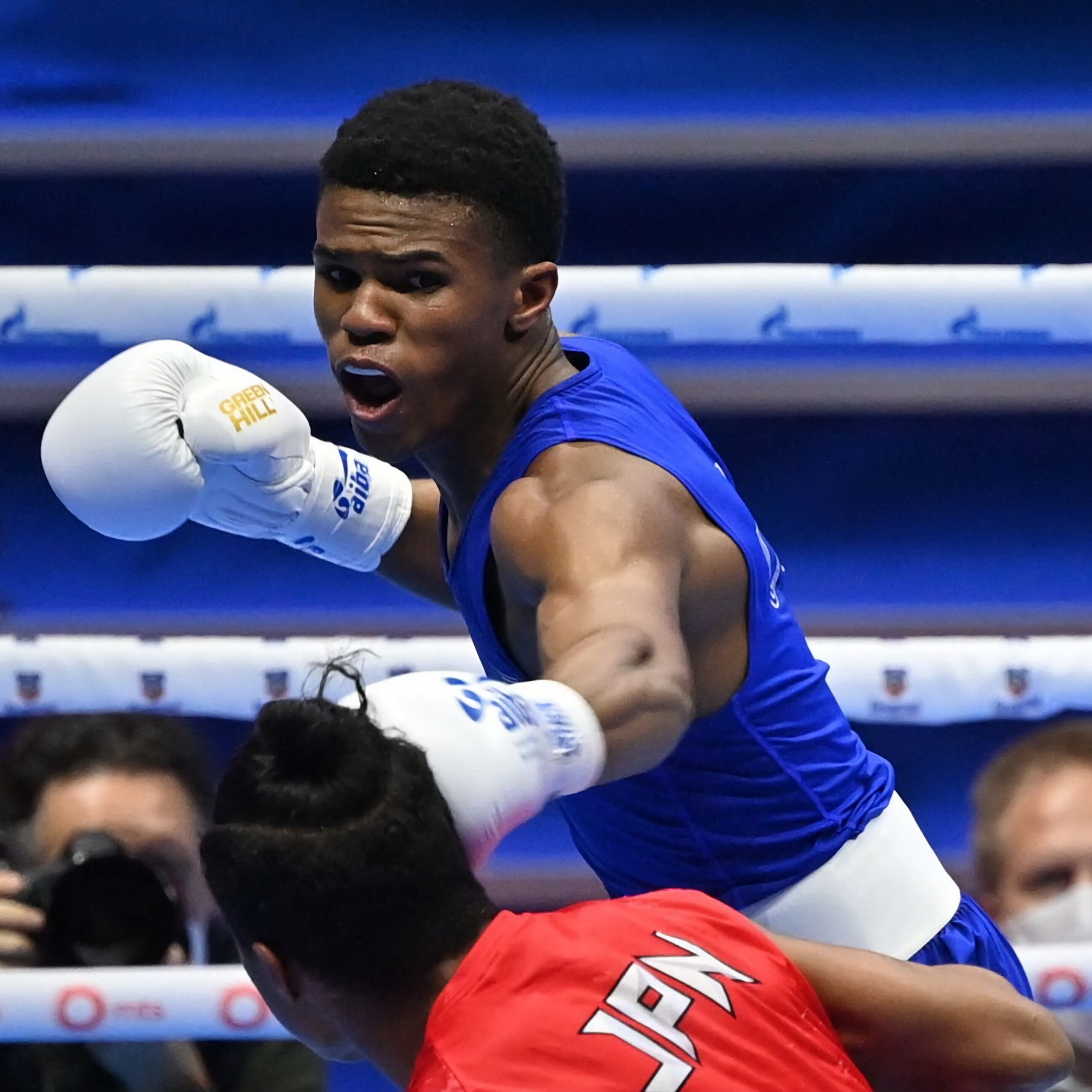 Omari Jones, Welterweight warrior, Powerful uppercuts, Aggressive style, 2590x2590 HD Phone